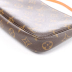 Bolso de mano Louis Vuitton Pochette Accessoir de lona con monograma en marrón M51980