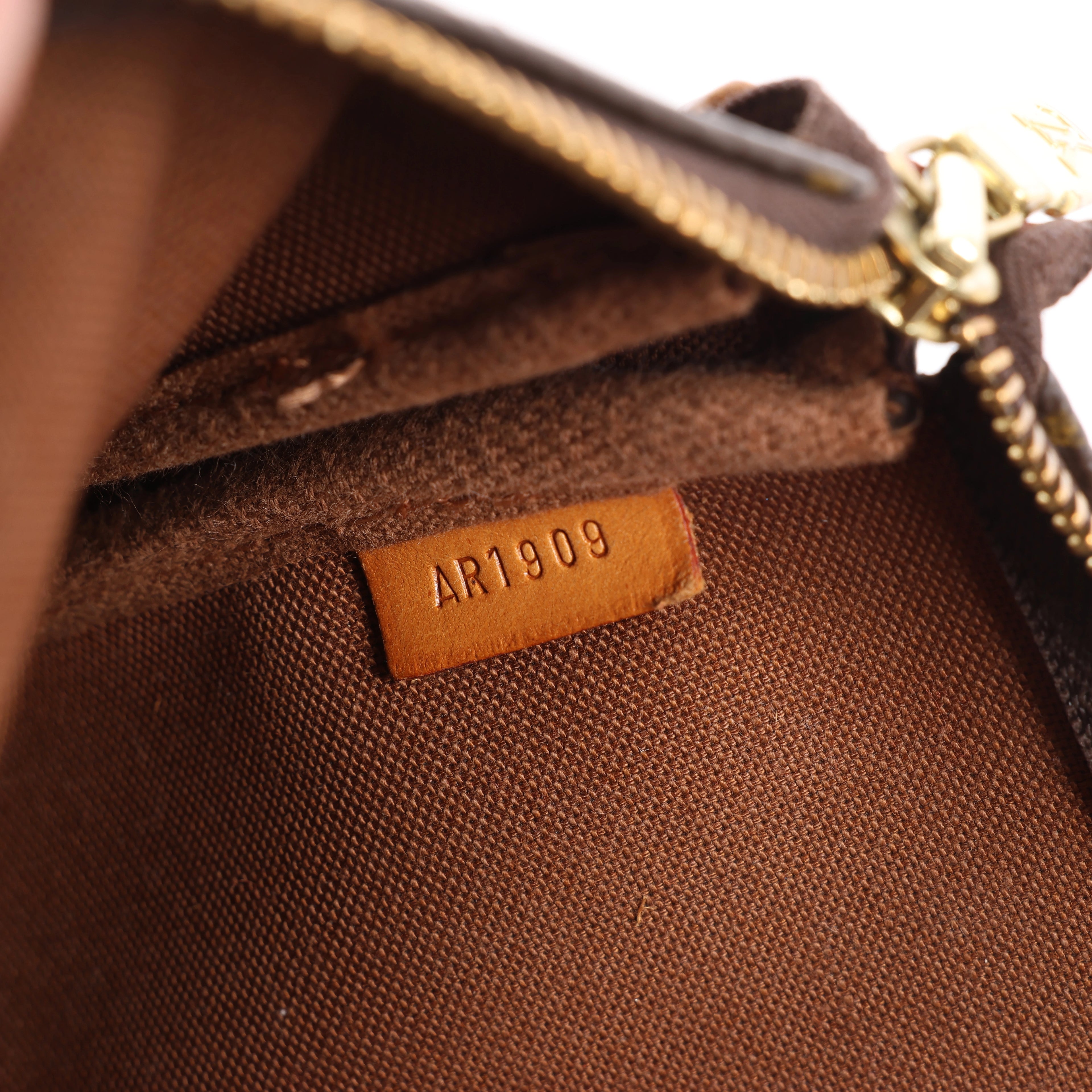 Bolso de mano Louis Vuitton Pochette Accessoir de lona con monograma en marrón M51980