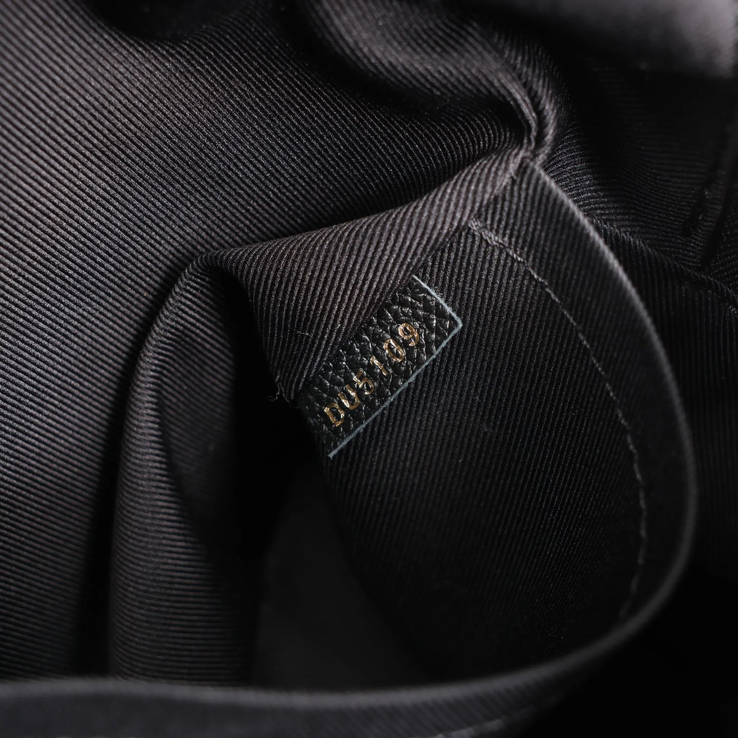 Louis Vuitton Pontheiu Monogram Empreinte Schultertasche in Schwarz M43719