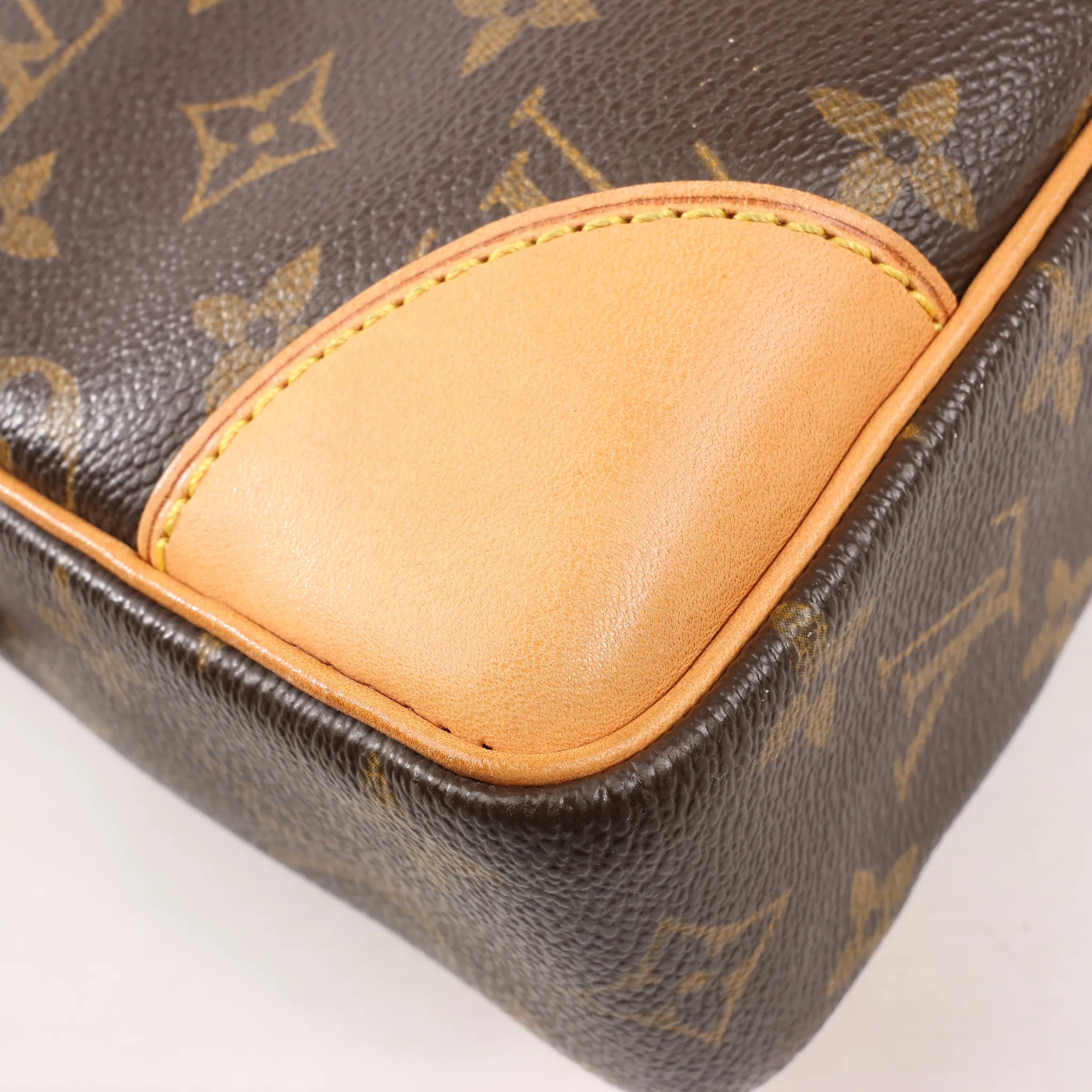 Louis Vuitton Monogram Porte Documents Voyage Handbag in Brown M53361