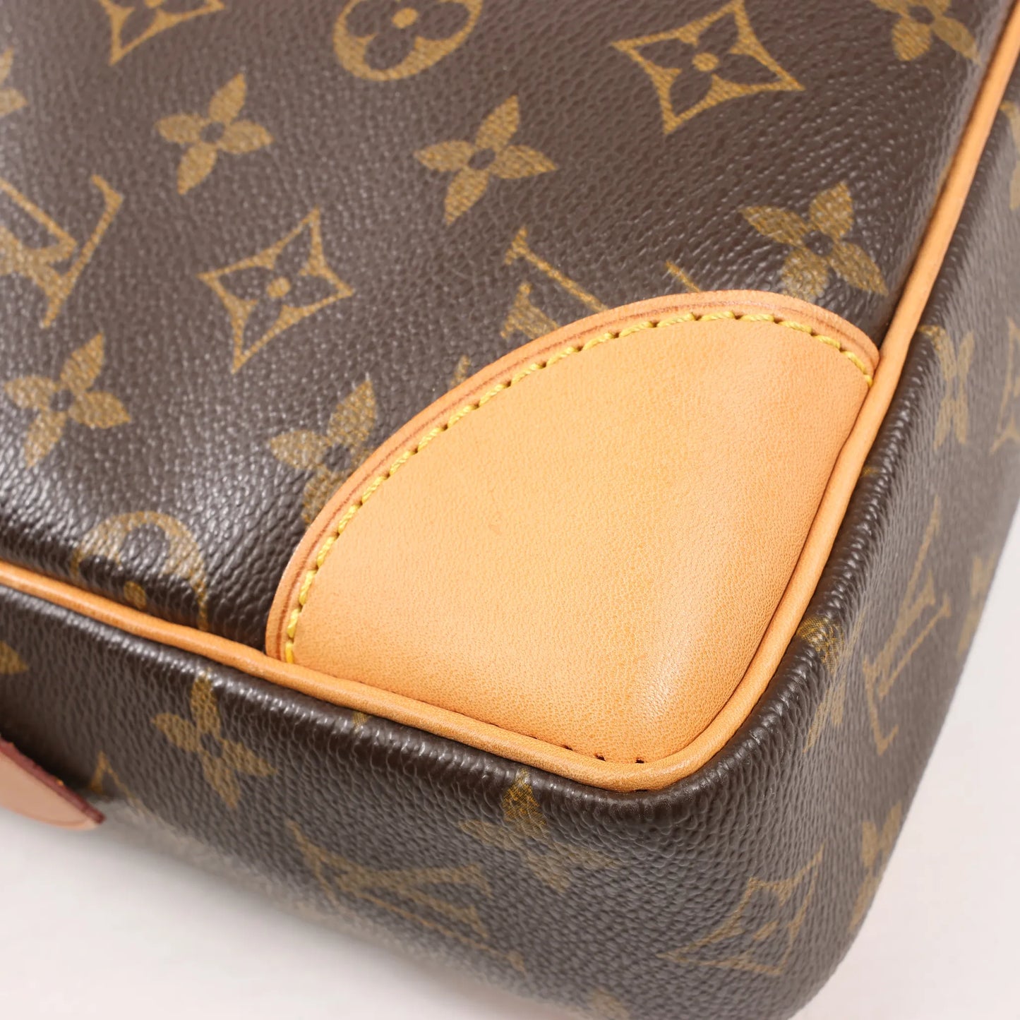 Louis Vuitton Monogram Porte Documents Voyage Handbag in Brown M53361