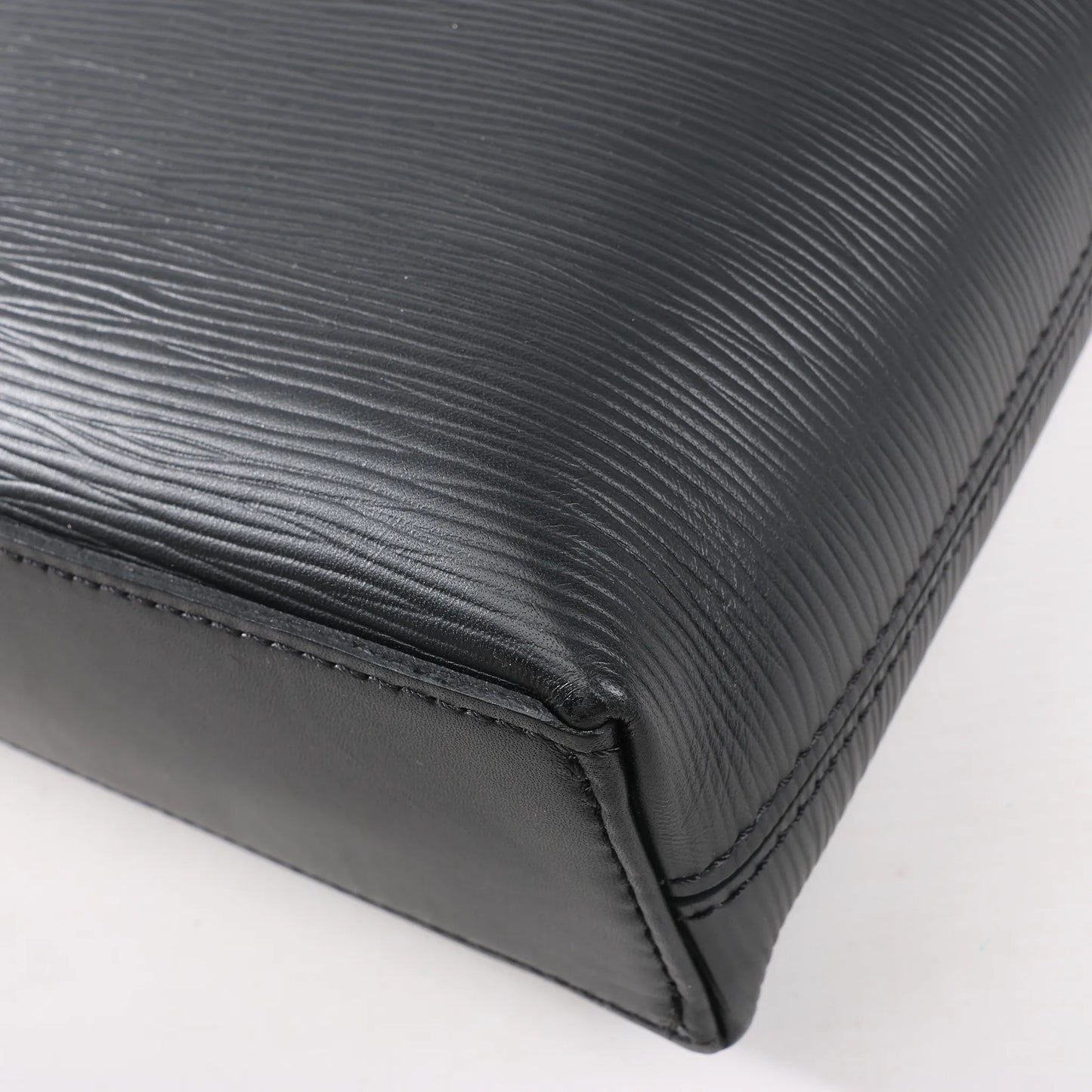 Louis Vuitton Epi Leather Porte Documents Jules Handbag in Black M50163