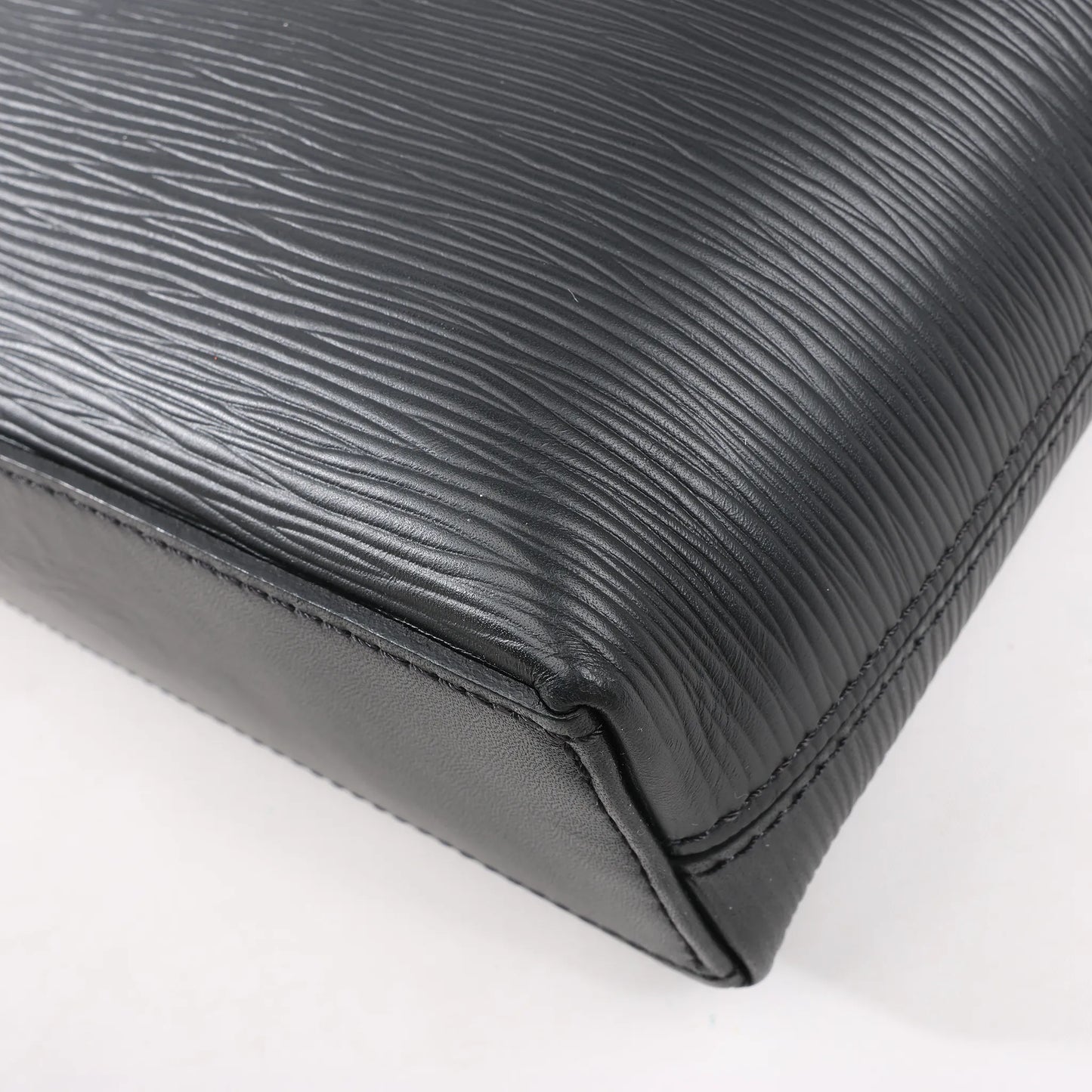 Louis Vuitton Epi Leather Porte Documents Jules Handbag in Black M50163