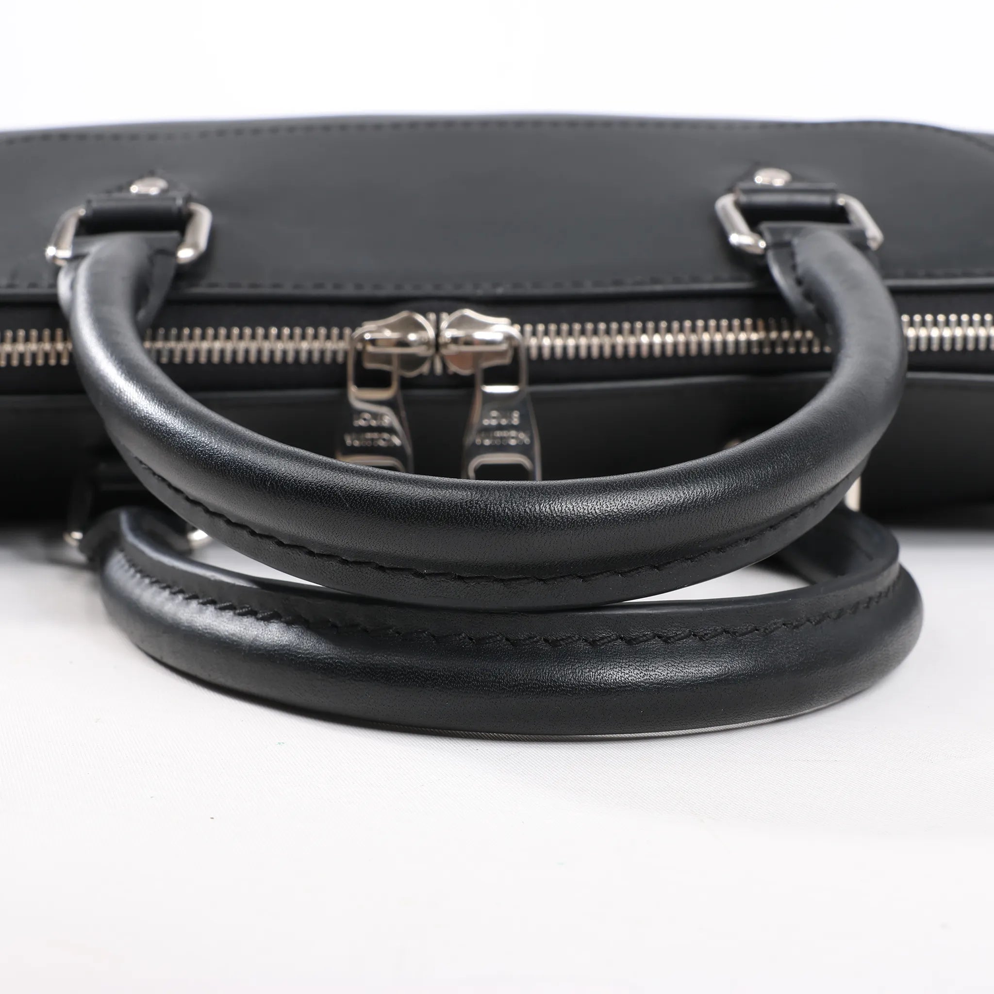 Louis Vuitton Epi Leather Porte Documents Jules Handbag in Black M50163