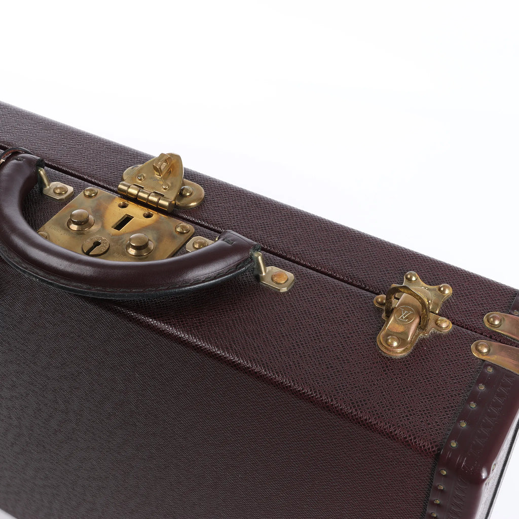 Louis Vuitton President Taiga Leather Handbag in Purple M30006