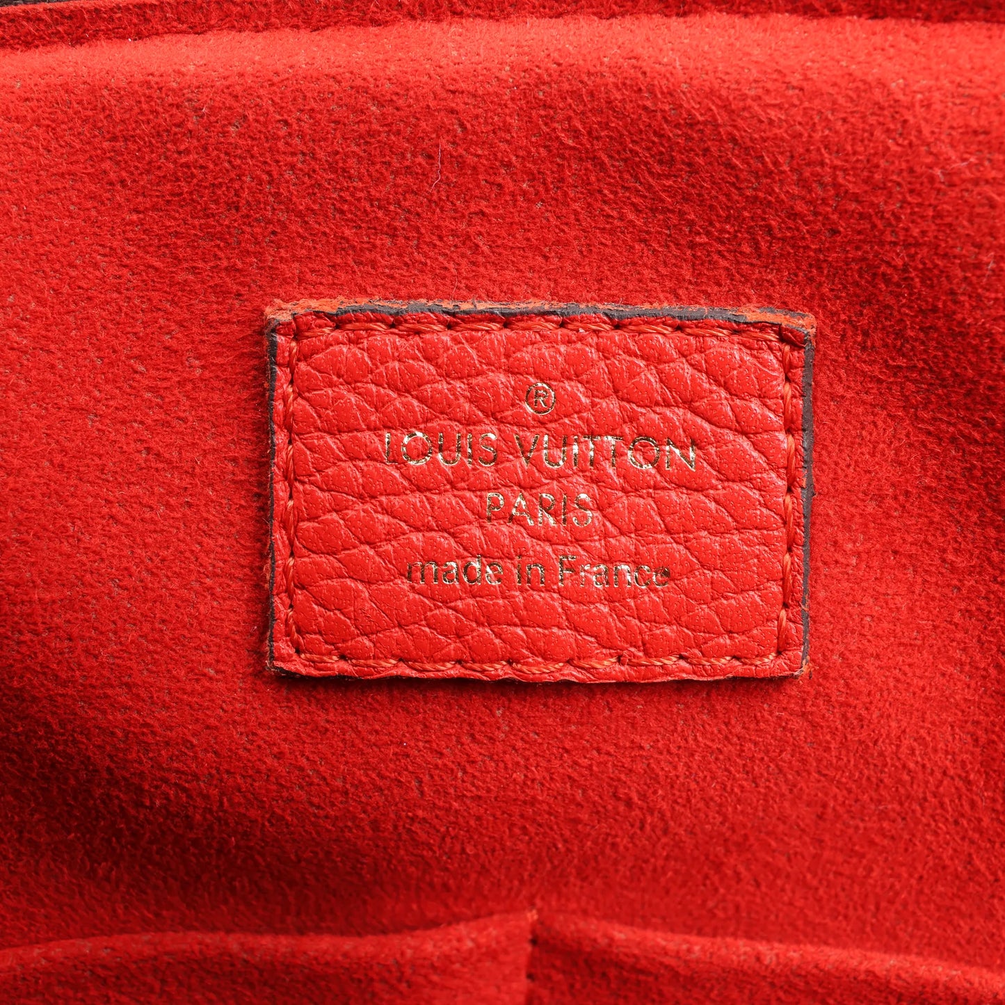 Louis Vuitton Retiro PM Monogram Canvas Handtasche in Braun x Rot M50057