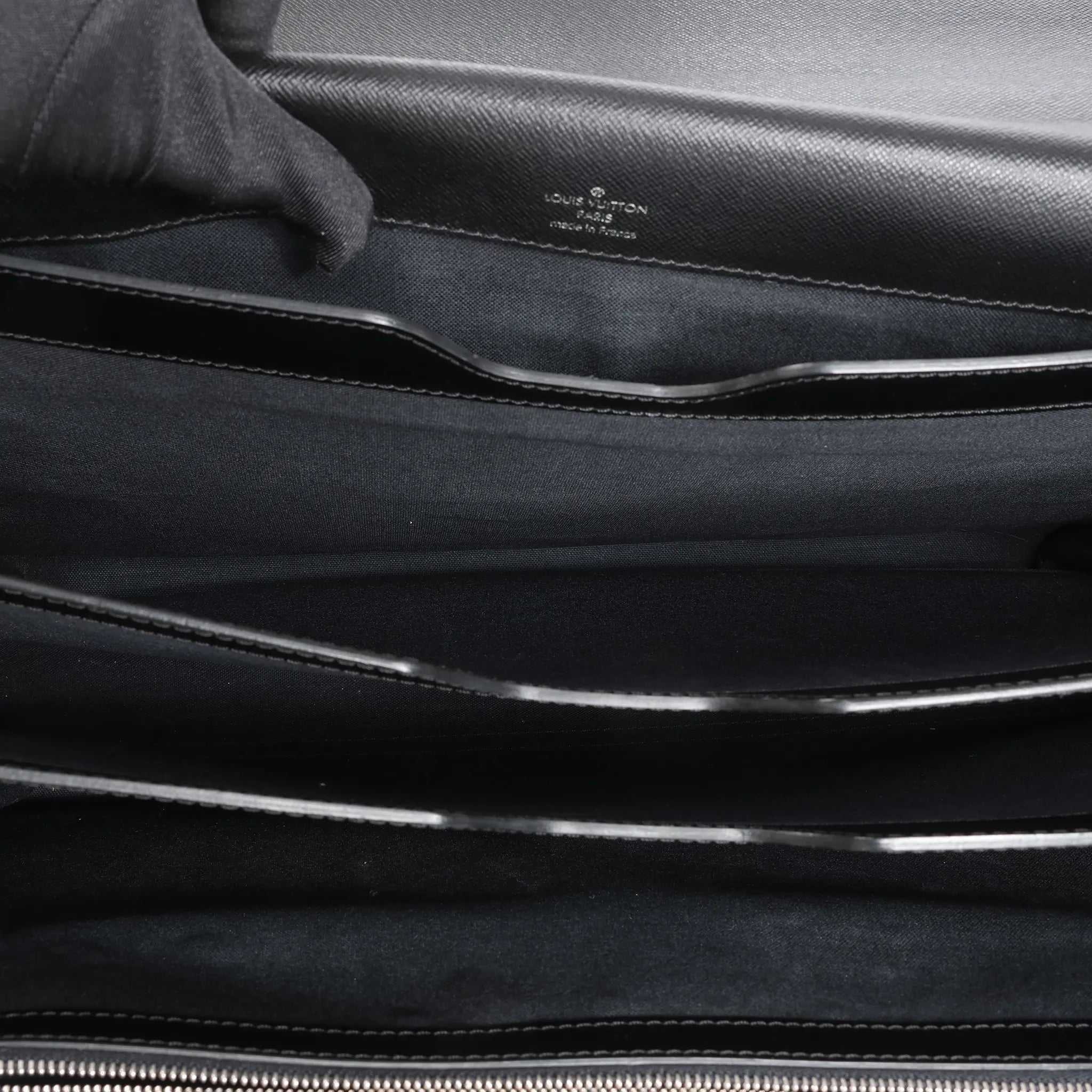 Louis Vuitton Robusto Taige Leather Briefcase in Black