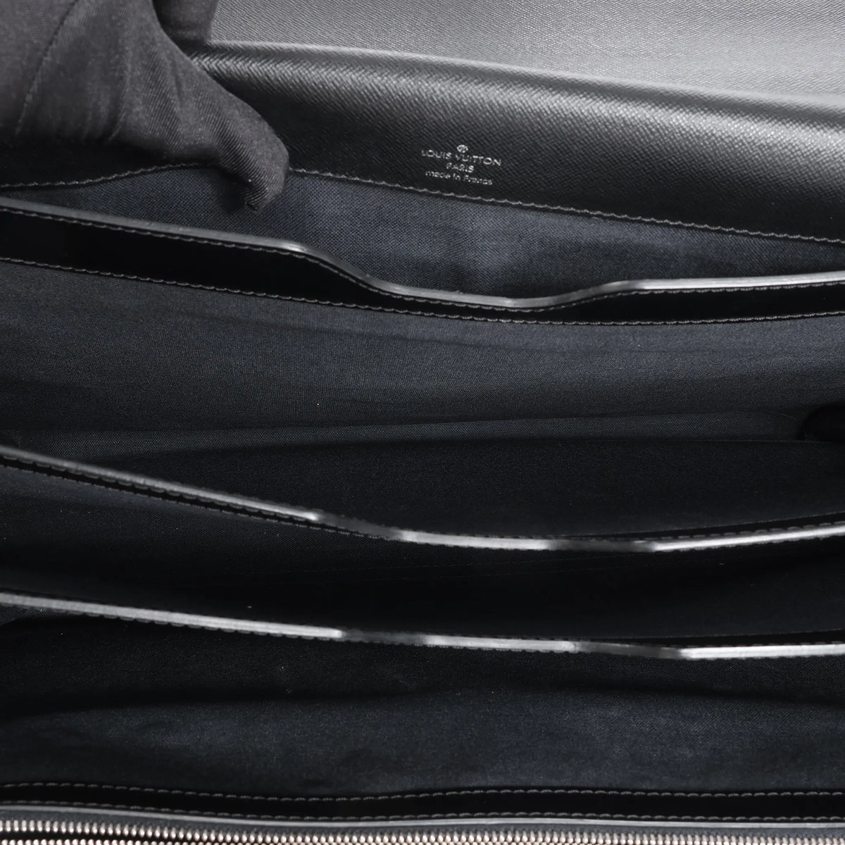 Louis Vuitton Robusto Taige Leather Briefcase in Black