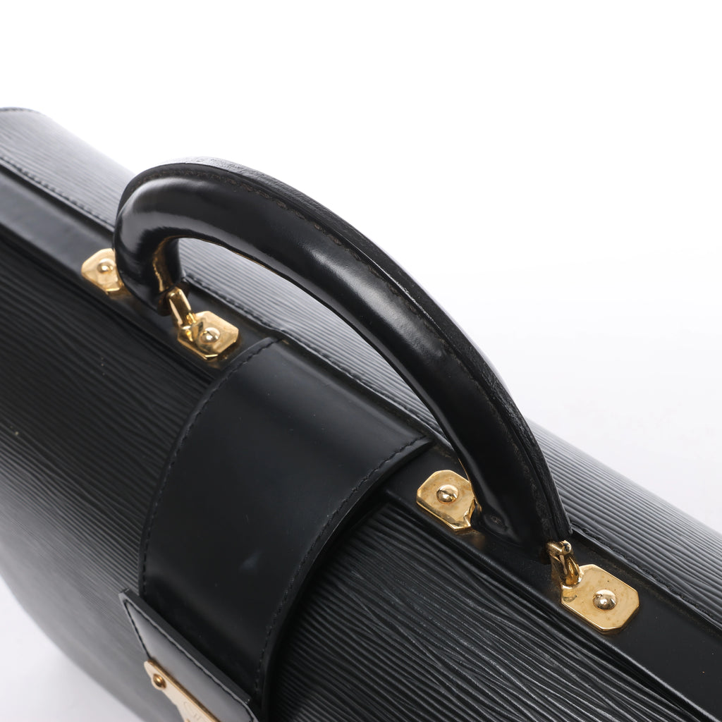 Maletín Louis Vuitton Robusto de Cuero Taiga en Negro