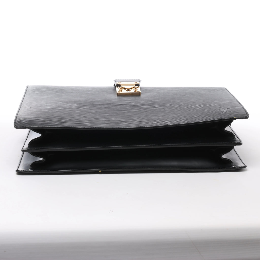 Maletín Louis Vuitton Robusto de Cuero Taiga en Negro