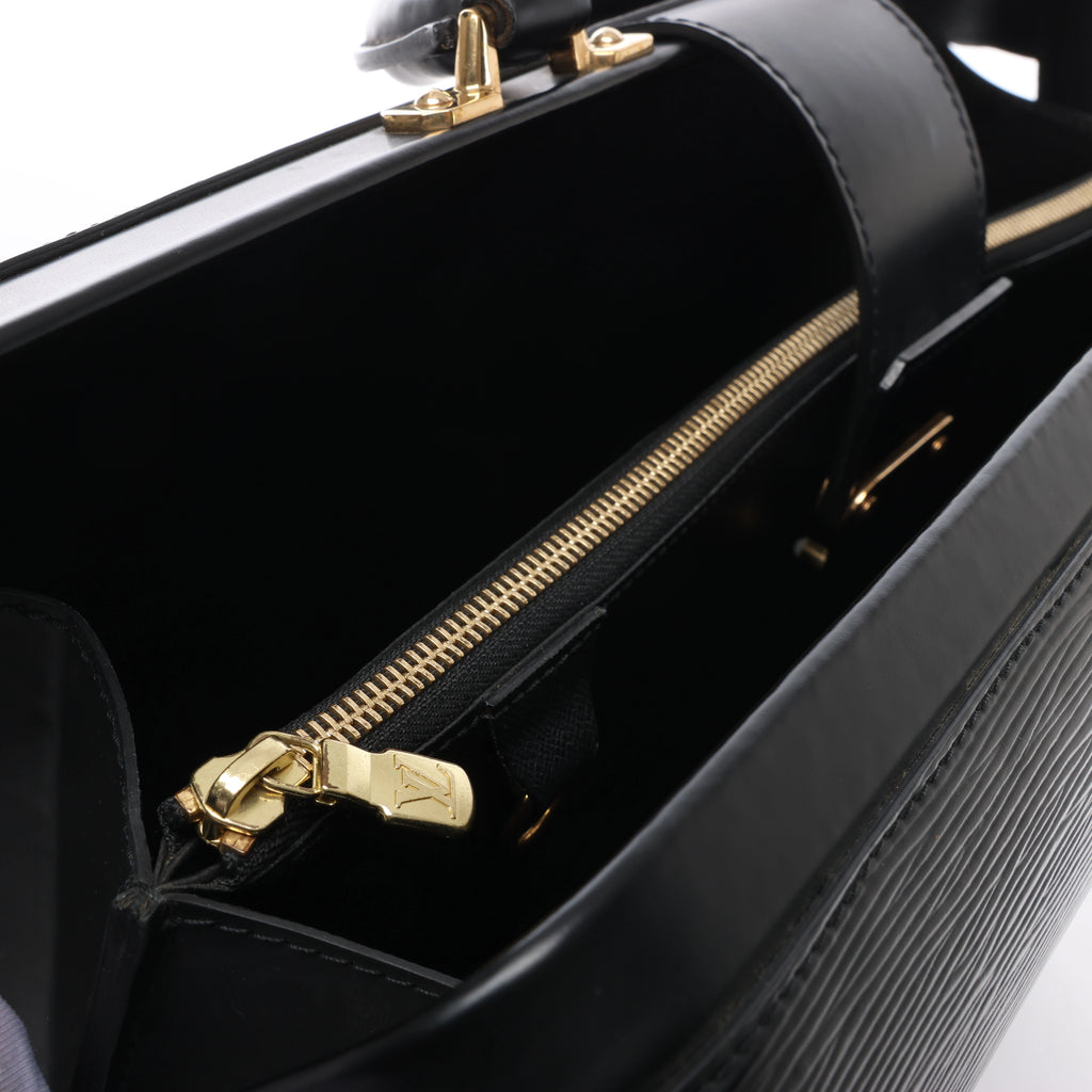 Maletín Louis Vuitton Robusto de Cuero Taiga en Negro