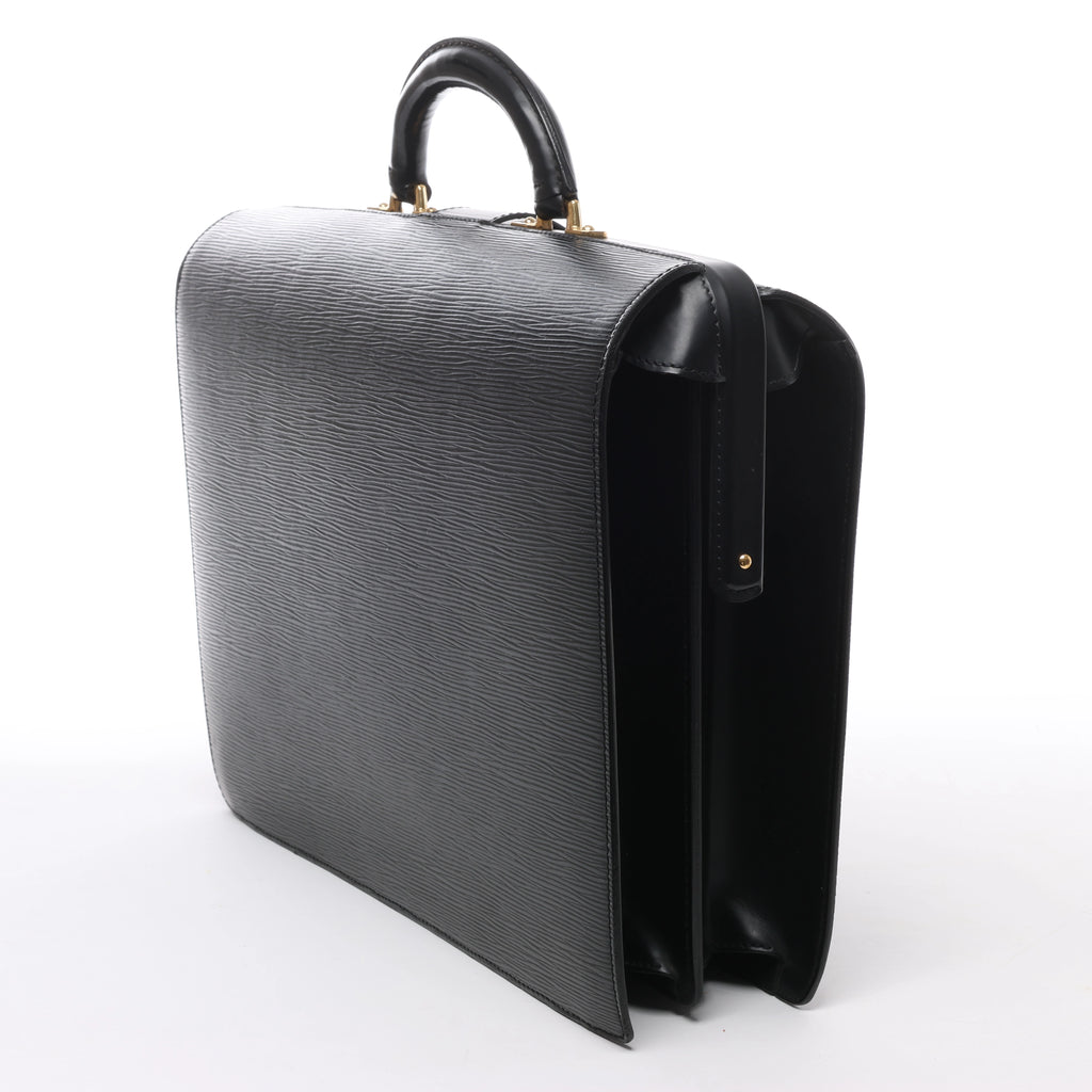 Maletín Louis Vuitton Robusto de Cuero Taiga en Negro