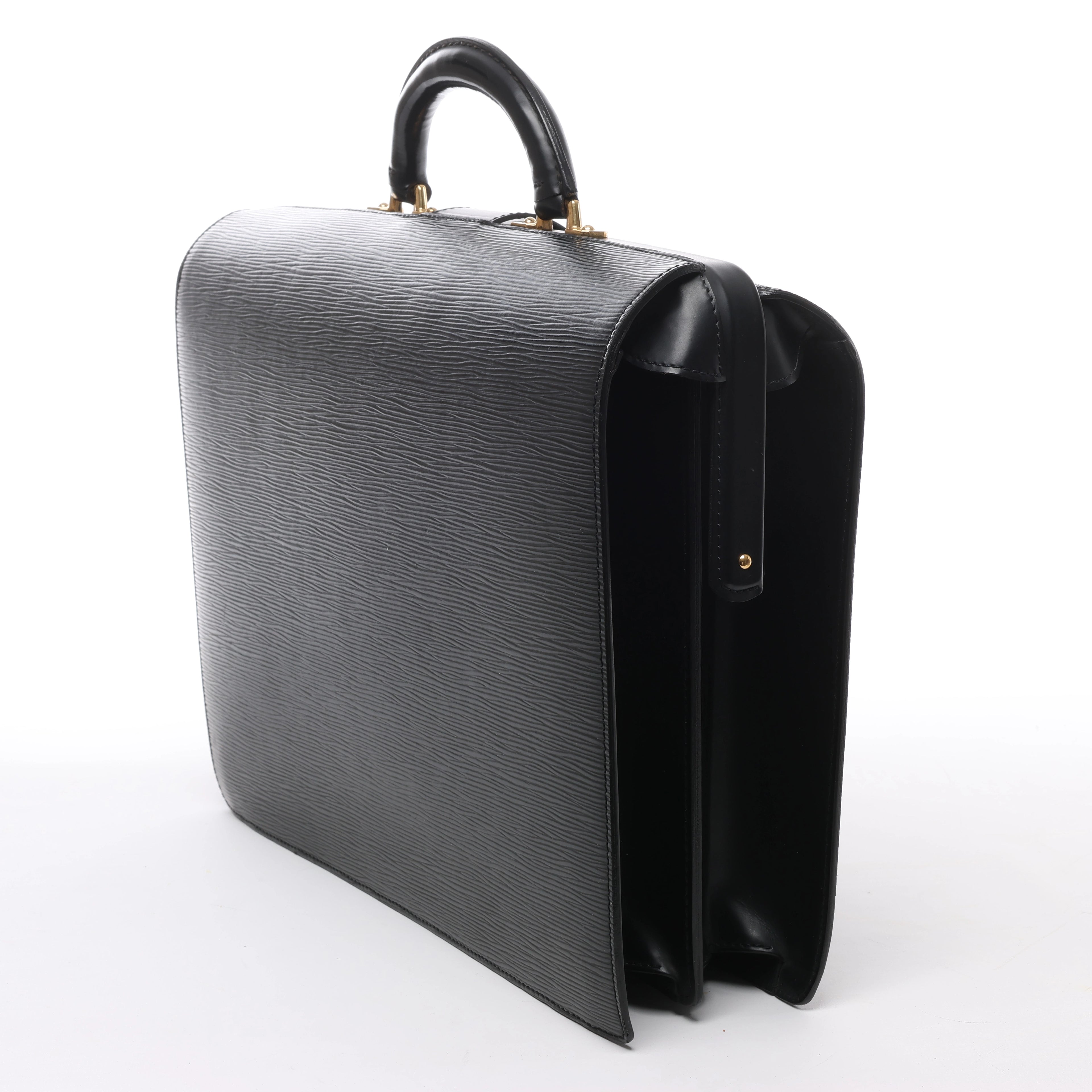 Maletín Louis Vuitton Robusto de Cuero Taiga en Negro