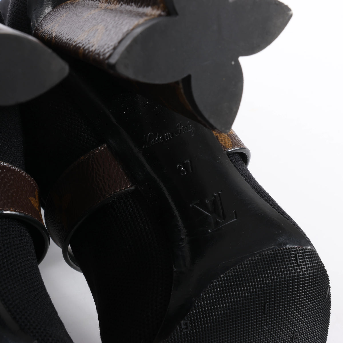 Botines Louis Vuitton Silhouette Lines de charol en negro BR0137, talla 37.5 EU