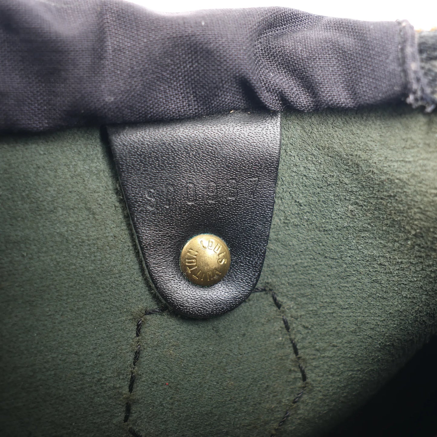 Louis Vuitton Speedy 25 Epi Leather in Black M59032