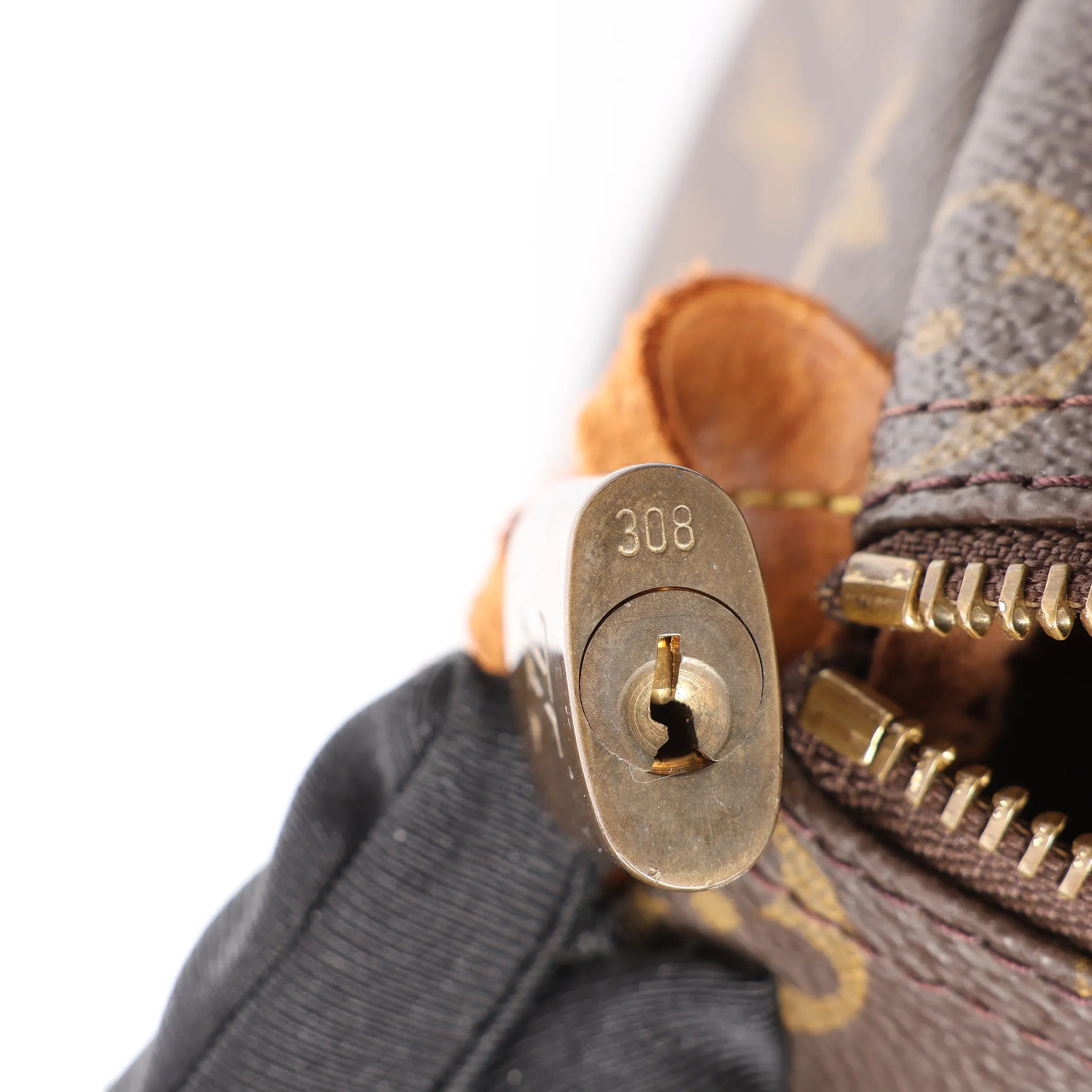 Louis Vuitton Speedy 25 Monogram Canvas Handbag in Brown M41528