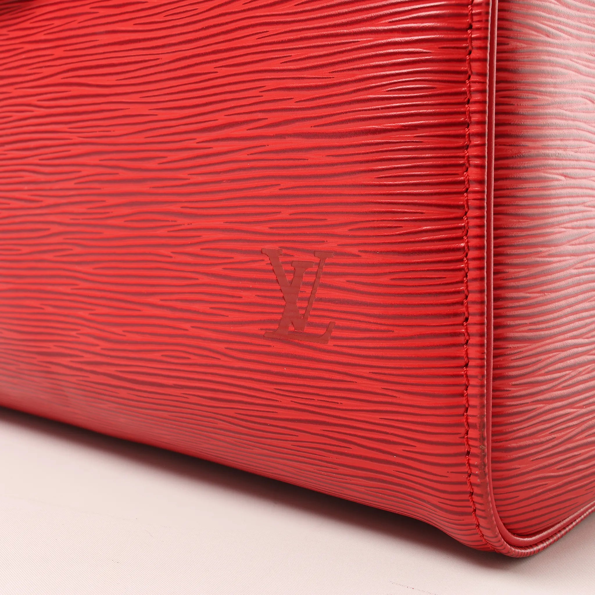 Louis Vuitton Speedy 30 Epi leather Handbag in Red M43007