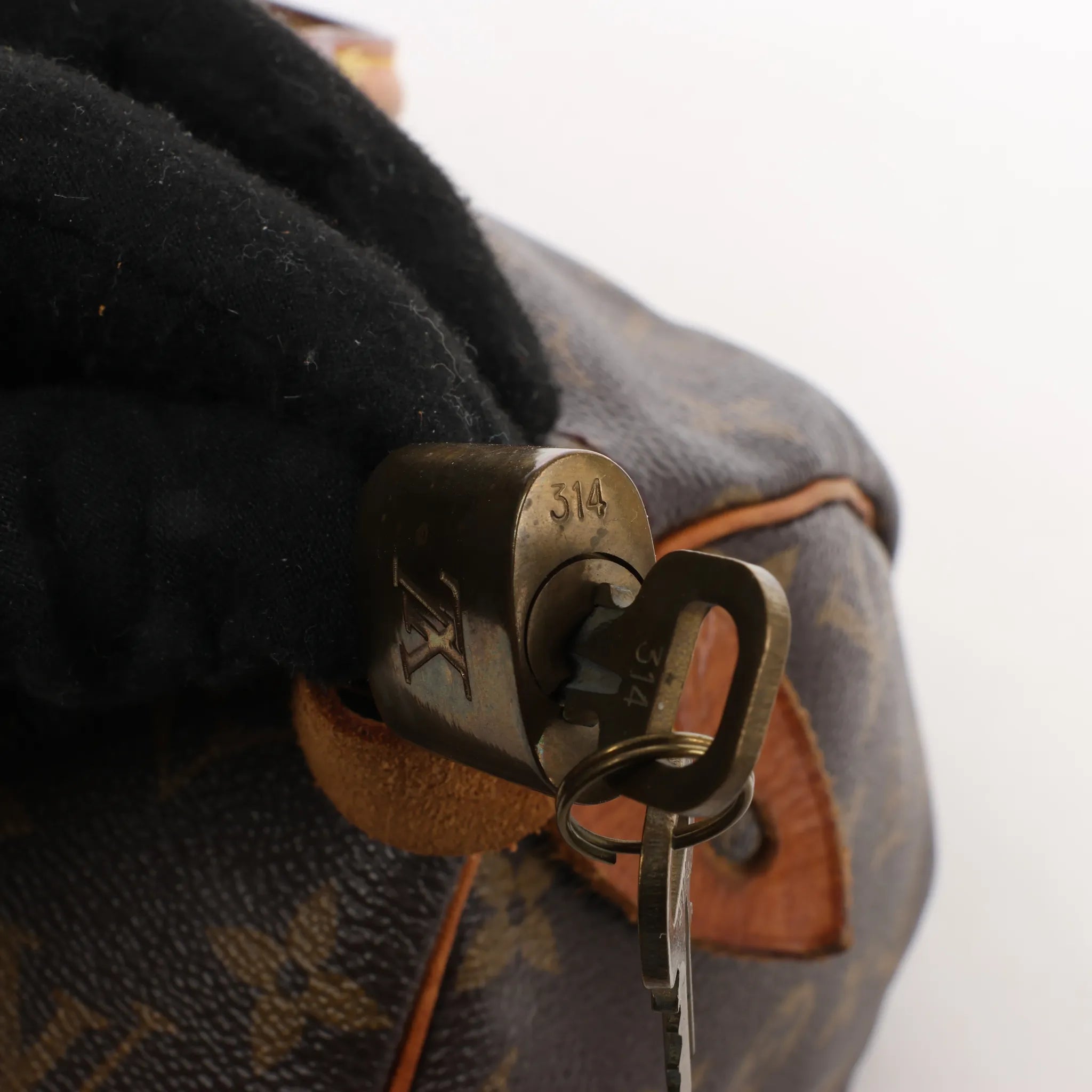 Louis Vuitton Speedy 30 Monogram Canvas Handbag in Brown M41526