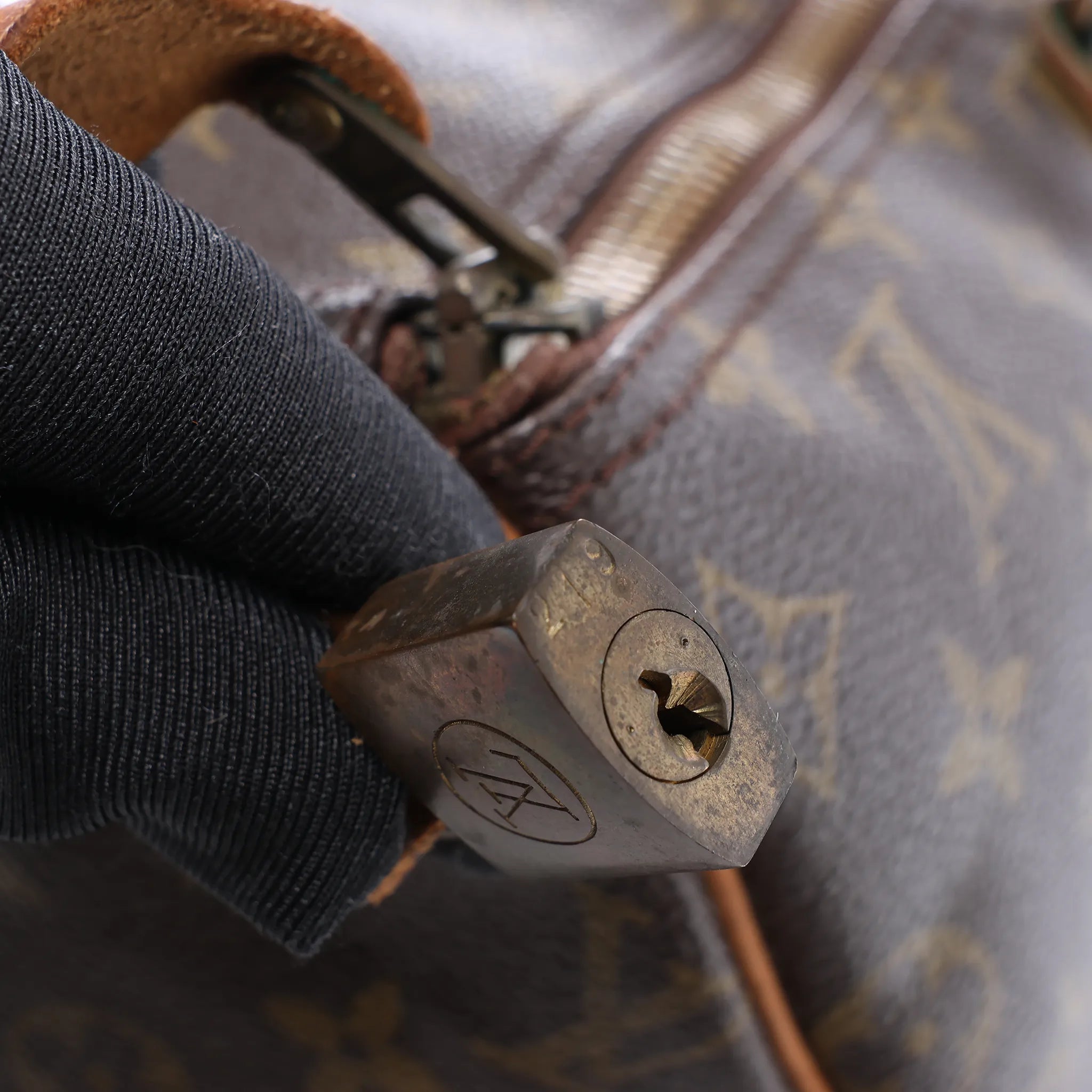Louis Vuitton Speedy 40 Monogram Canvas Handbag M41522