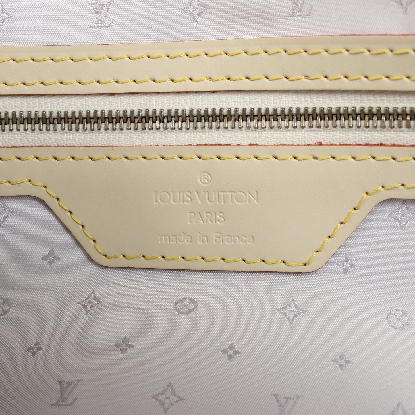 Louis Vuitton Suhali Lockit PM Handbag in Beige M91887