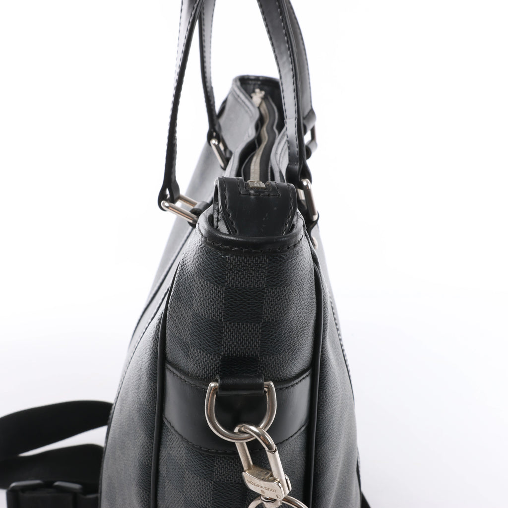 Bolso de mano Louis Vuitton Damier Graphite Tadao en negro
