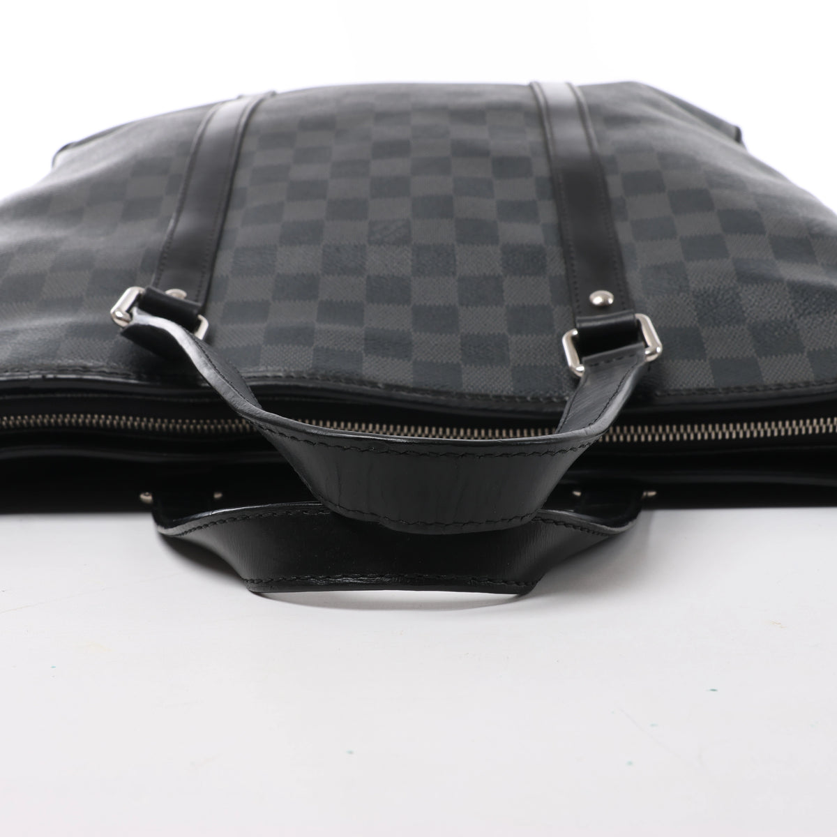 Bolso de mano Louis Vuitton Damier Graphite Tadao en negro