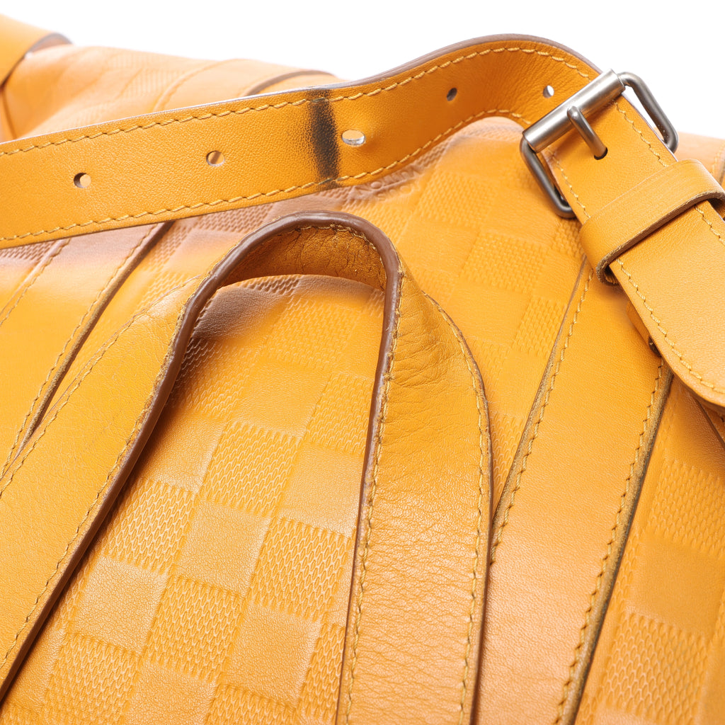 Bolso de mano Louis Vuitton Tadao PM Damier Infini en rojo N41268
