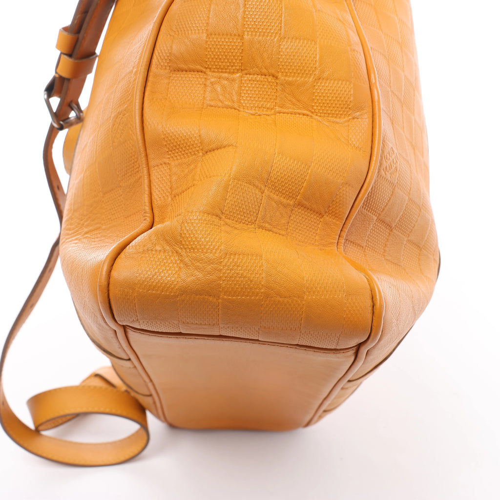 Bolso de mano Louis Vuitton Tadao PM Damier Infini en rojo N41268