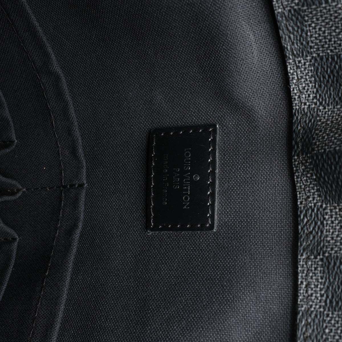 Bolso de mano Louis Vuitton Tadao PM Damier Graphite en negro N41259