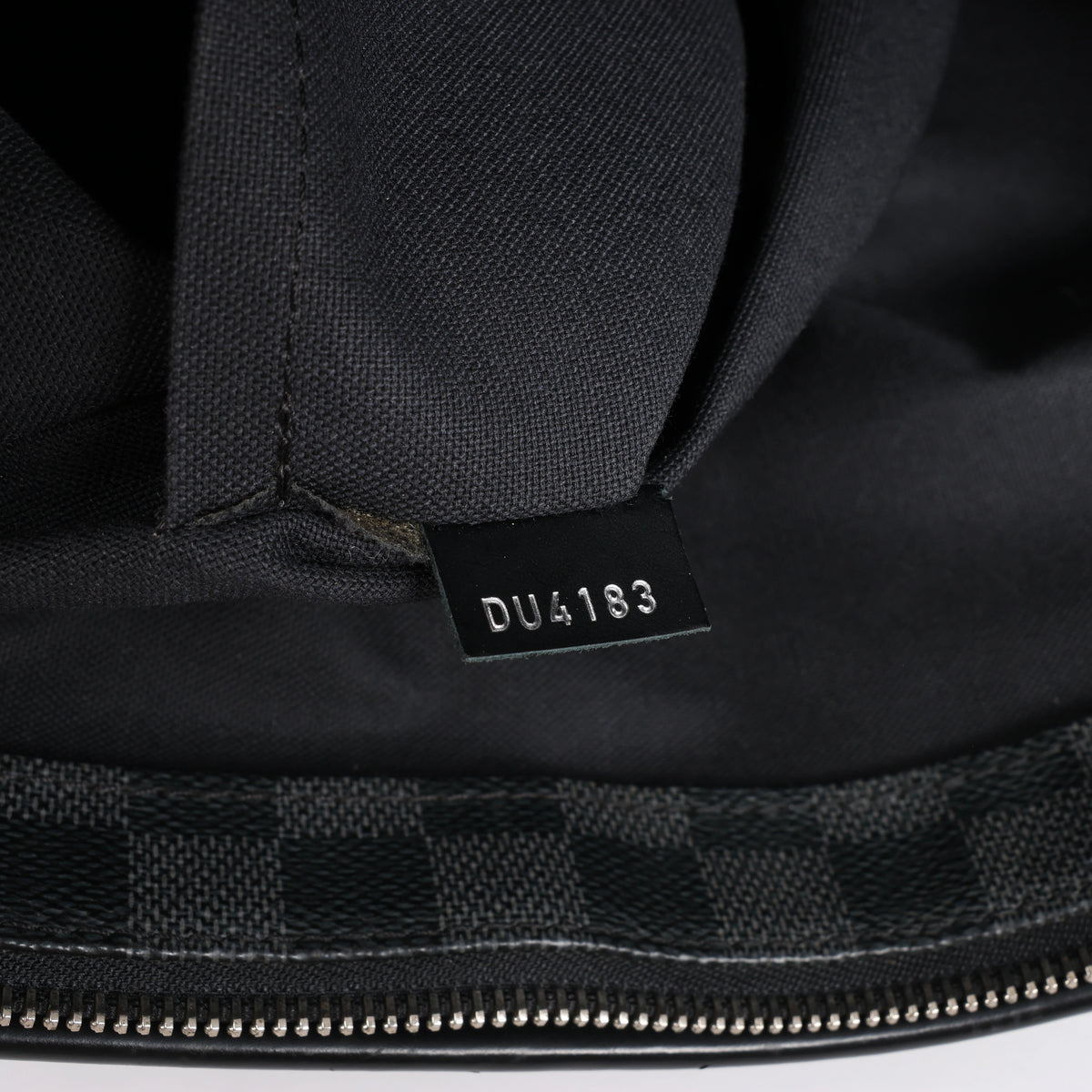 Bolso de mano Louis Vuitton Tadao PM Damier Graphite en negro N41259