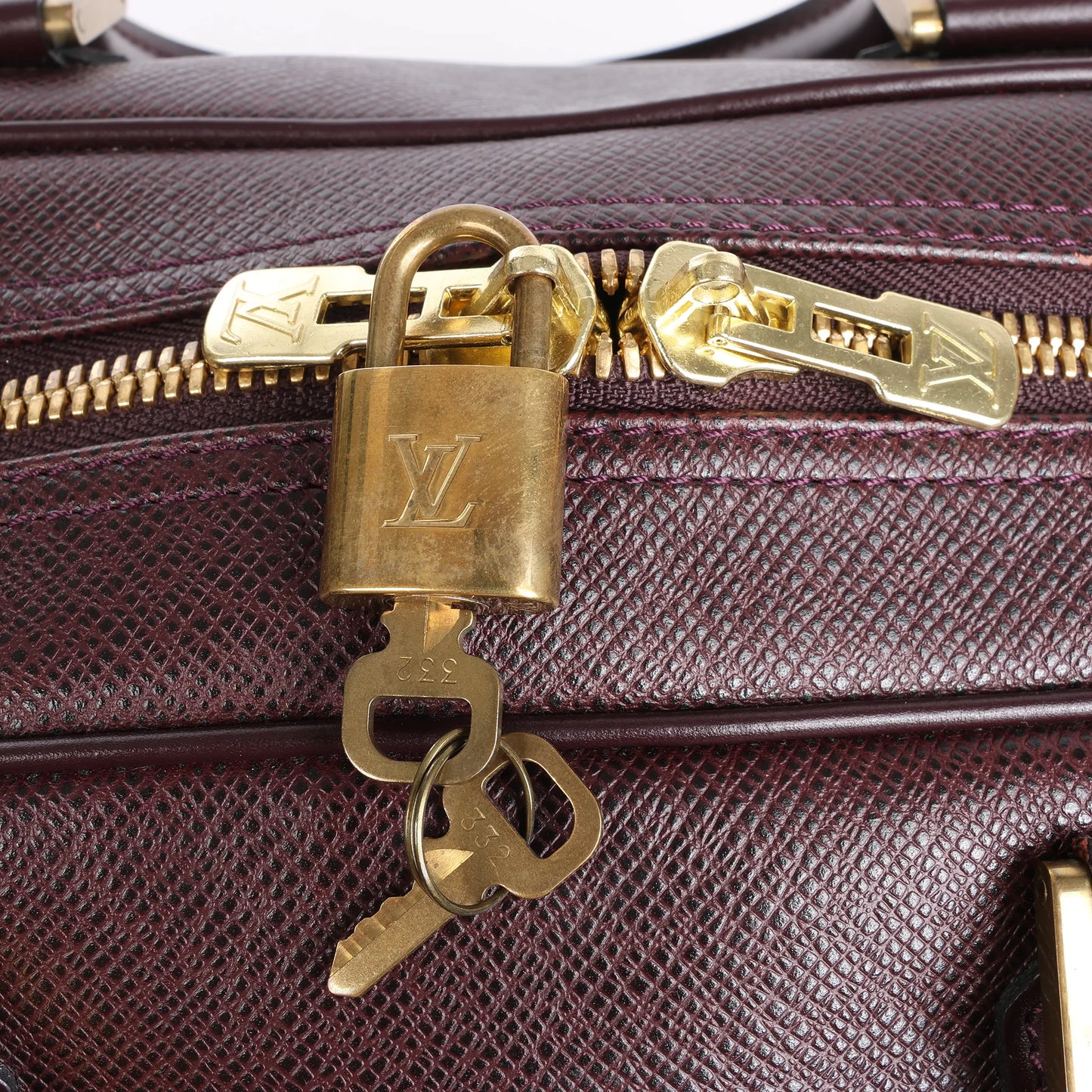 Louis Vuitton Taiga GM Kendall Travel bag in Burgundy