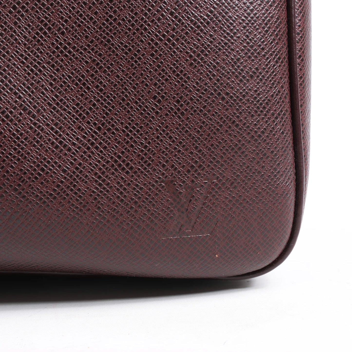 Louis Vuitton Taiga GM Kendall Travel bag in Burgundy