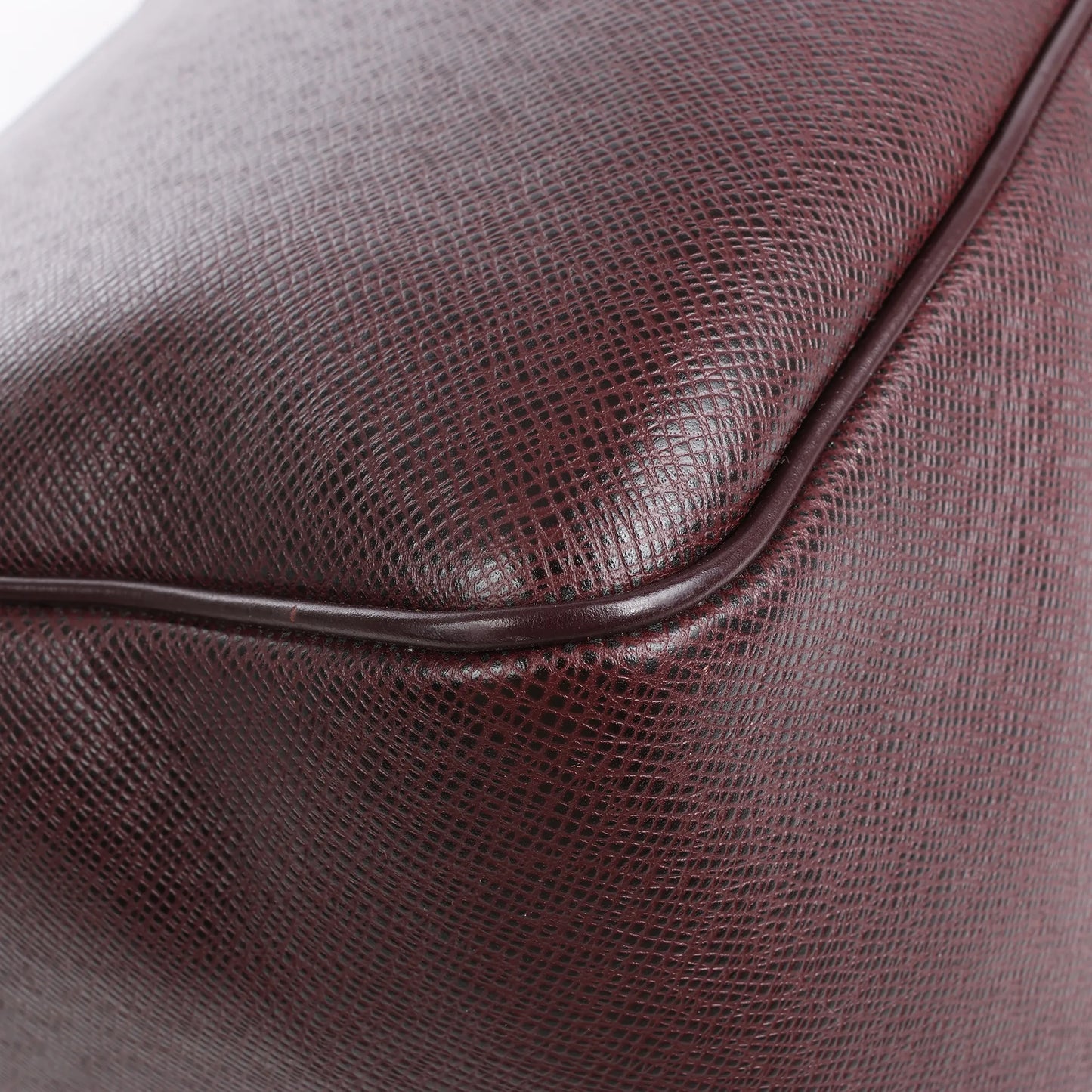 Louis Vuitton Taiga GM Kendall Travel bag in Burgundy