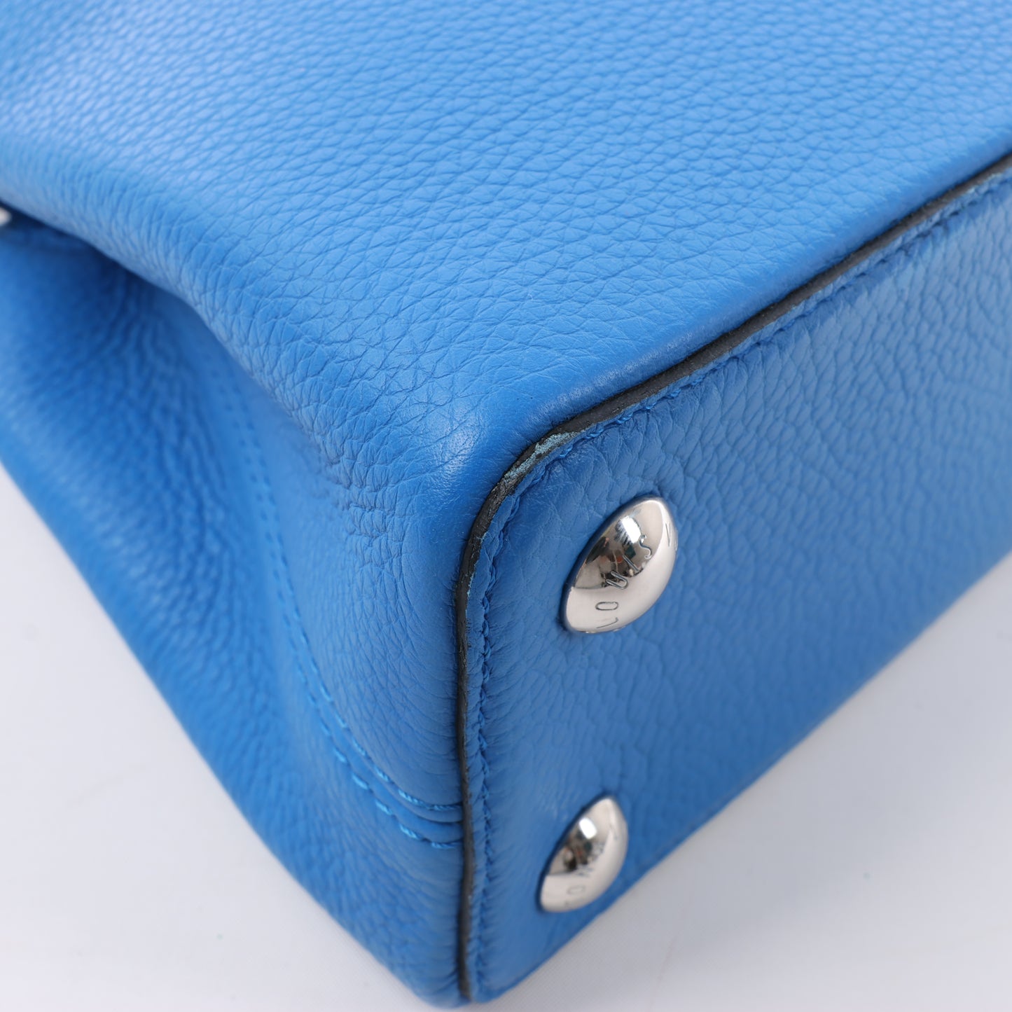 Louis Vuitton Taurillon Capucines BB Handtasche in Blau