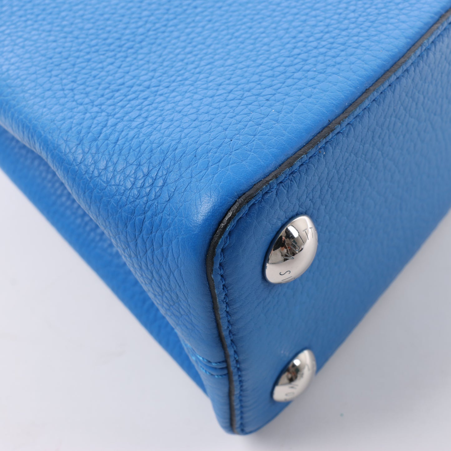 Louis Vuitton Taurillon Capucines BB Handtasche in Blau