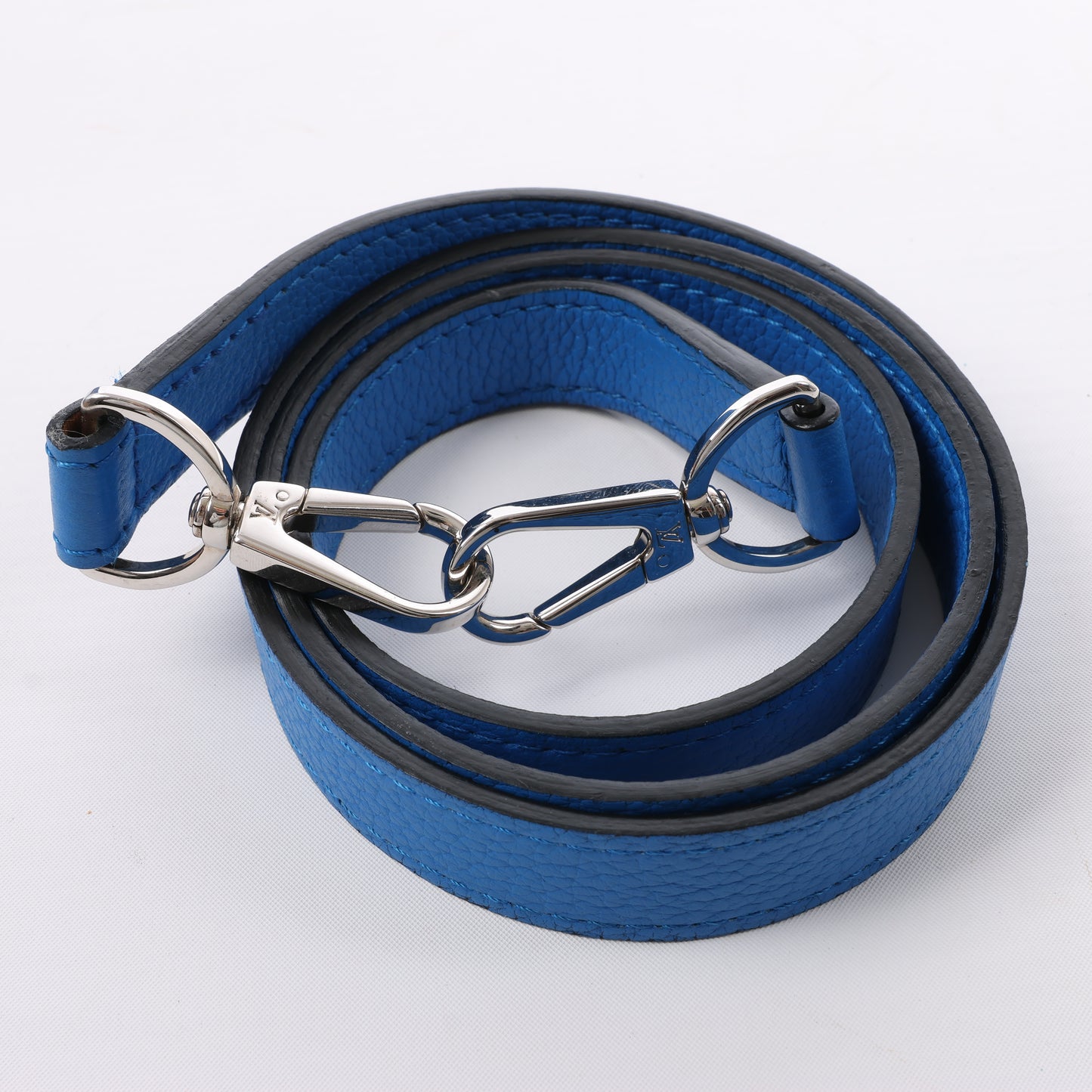 Louis Vuitton Taurillon Capucines BB Handtasche in Blau
