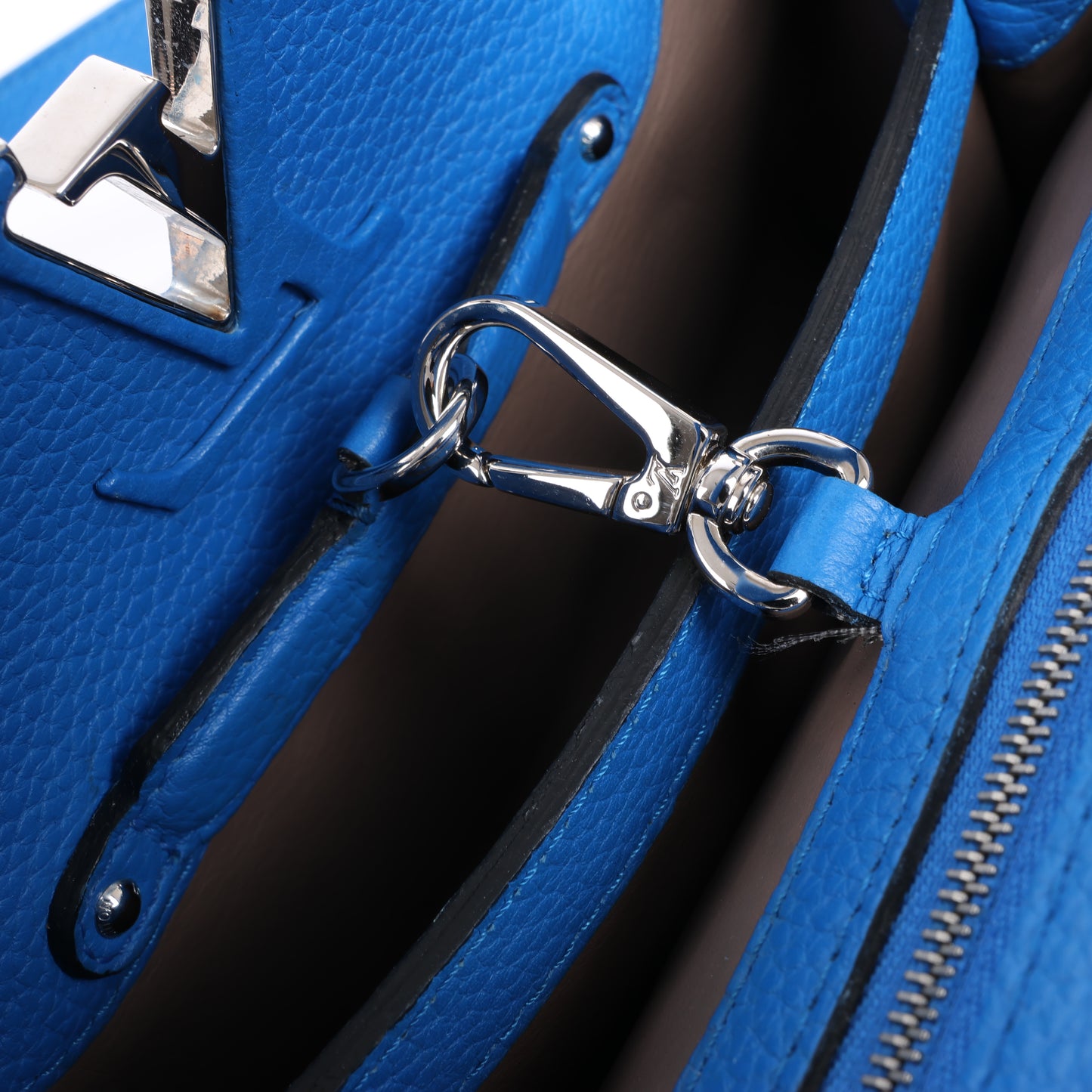 Louis Vuitton Taurillon Capucines BB Handtasche in Blau