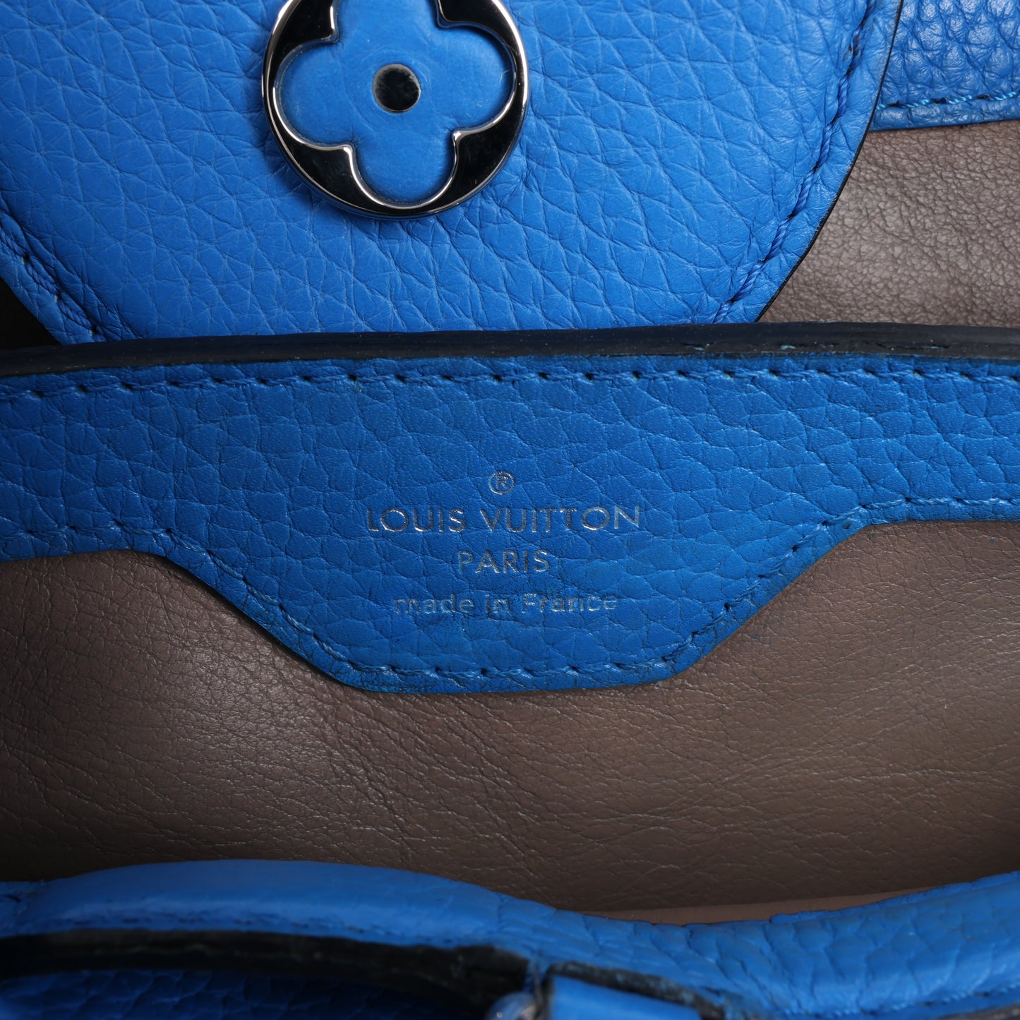 Louis Vuitton Taurillon Capucines BB Handtasche in Blau