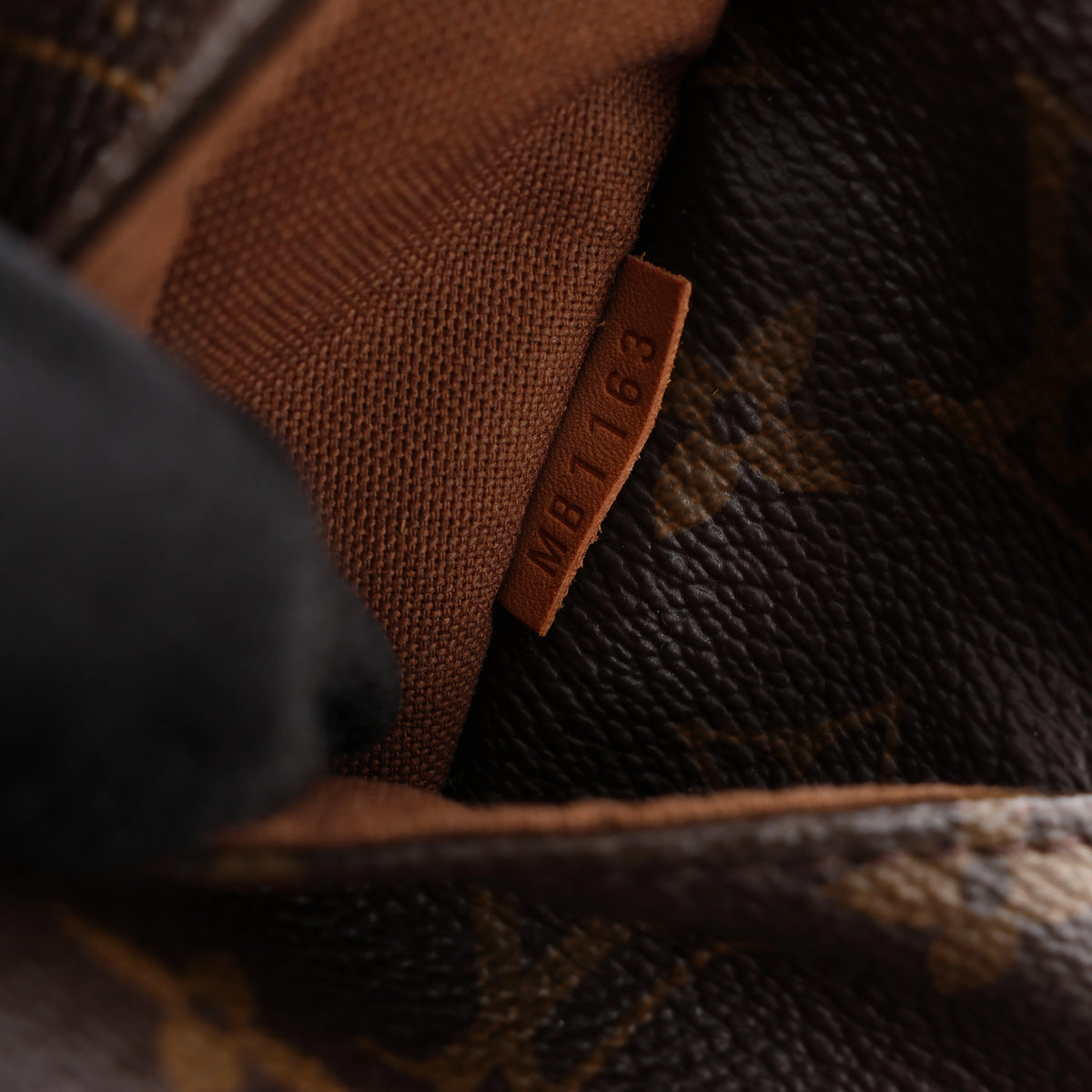 Louis Vuitton Totally MM Monogram Shoulder Bag in Brown M41015