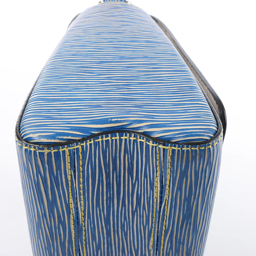 Louis Vuitton Twist MM Epi Leather Crossbody Bag in Blue M50271