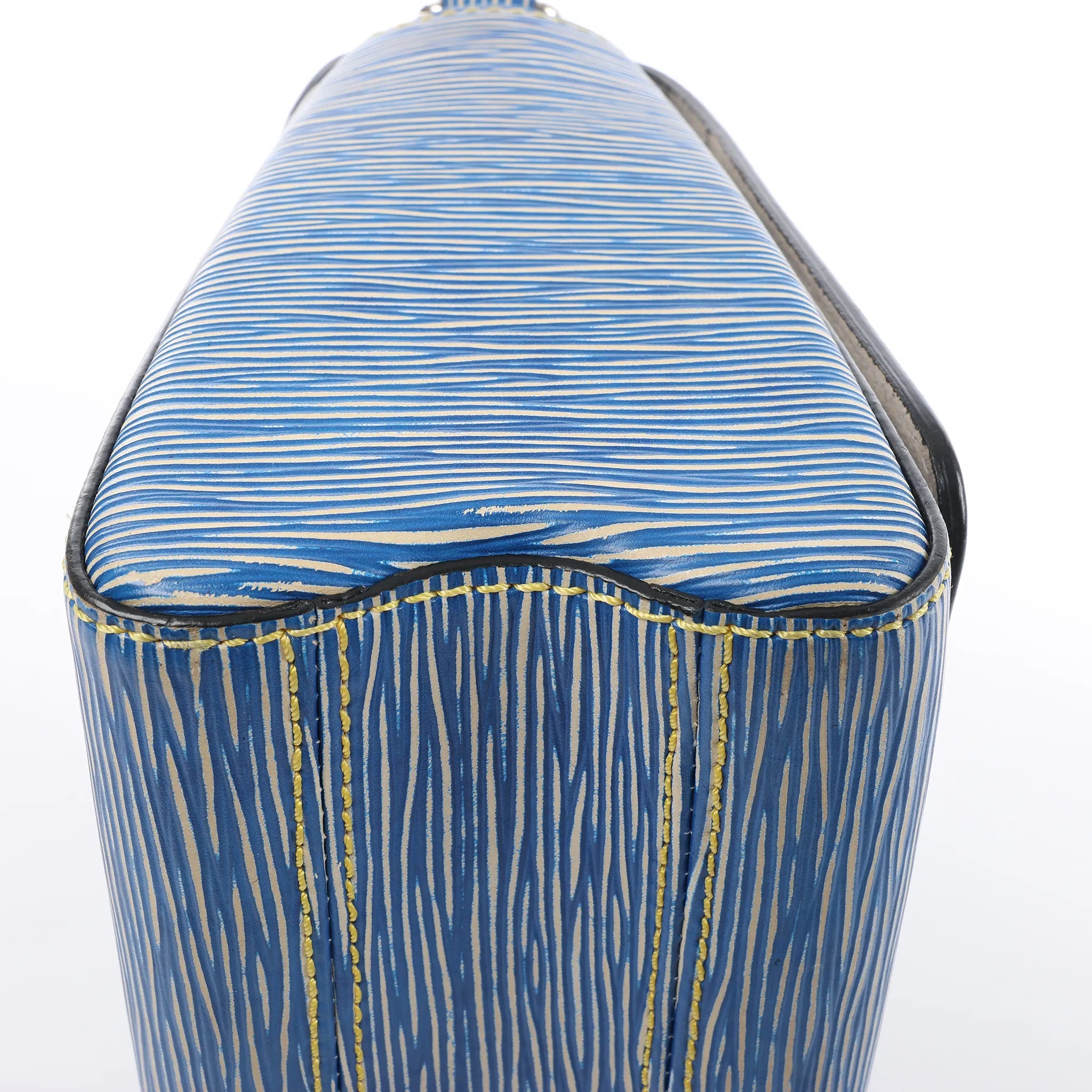 Louis Vuitton Twist MM Epi Leather Crossbody Bag in Blue M50271