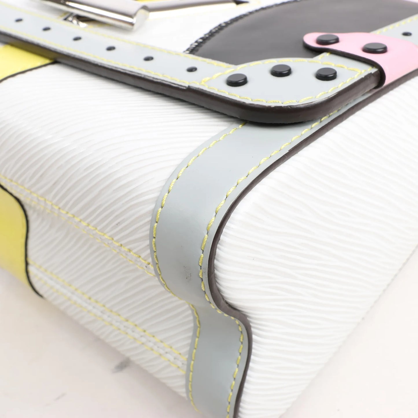 Louis Vuitton Twist MM Epi Leather Shoulder Bag in Multicolor M53717