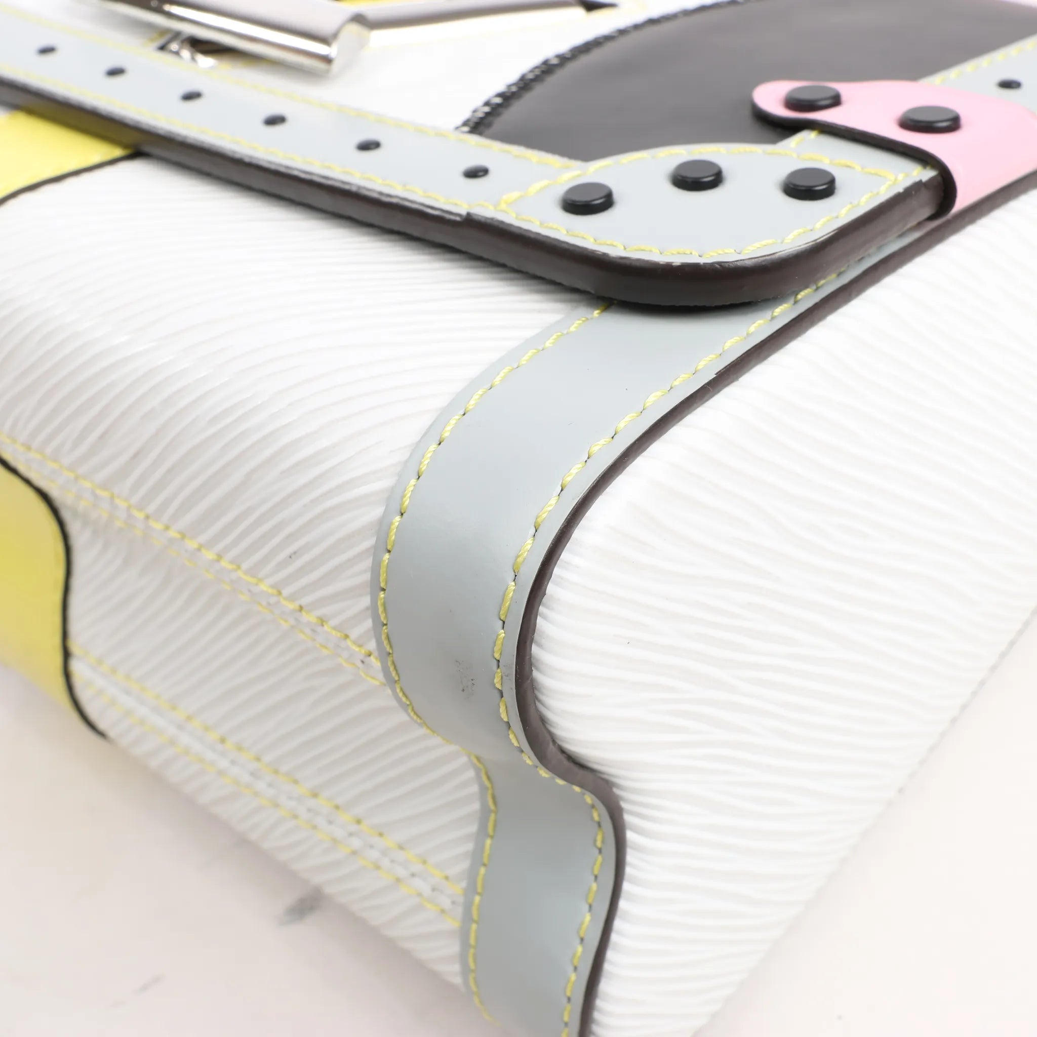 Louis Vuitton Twist MM Epi Leather Shoulder Bag in Multicolor M53717