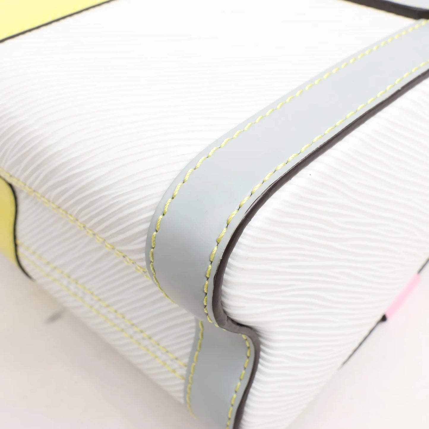 Louis Vuitton Twist MM Epi Leather Shoulder Bag in Multicolor M53717