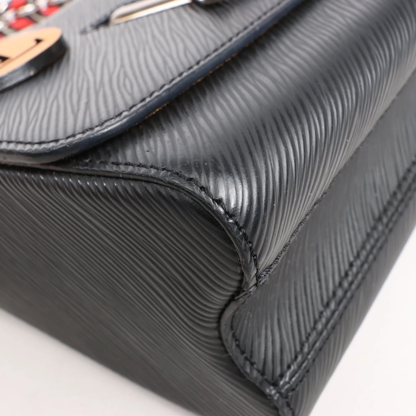 Louis Vuitton Twist MM Epi Leather Shoulder Bag in Black M53921