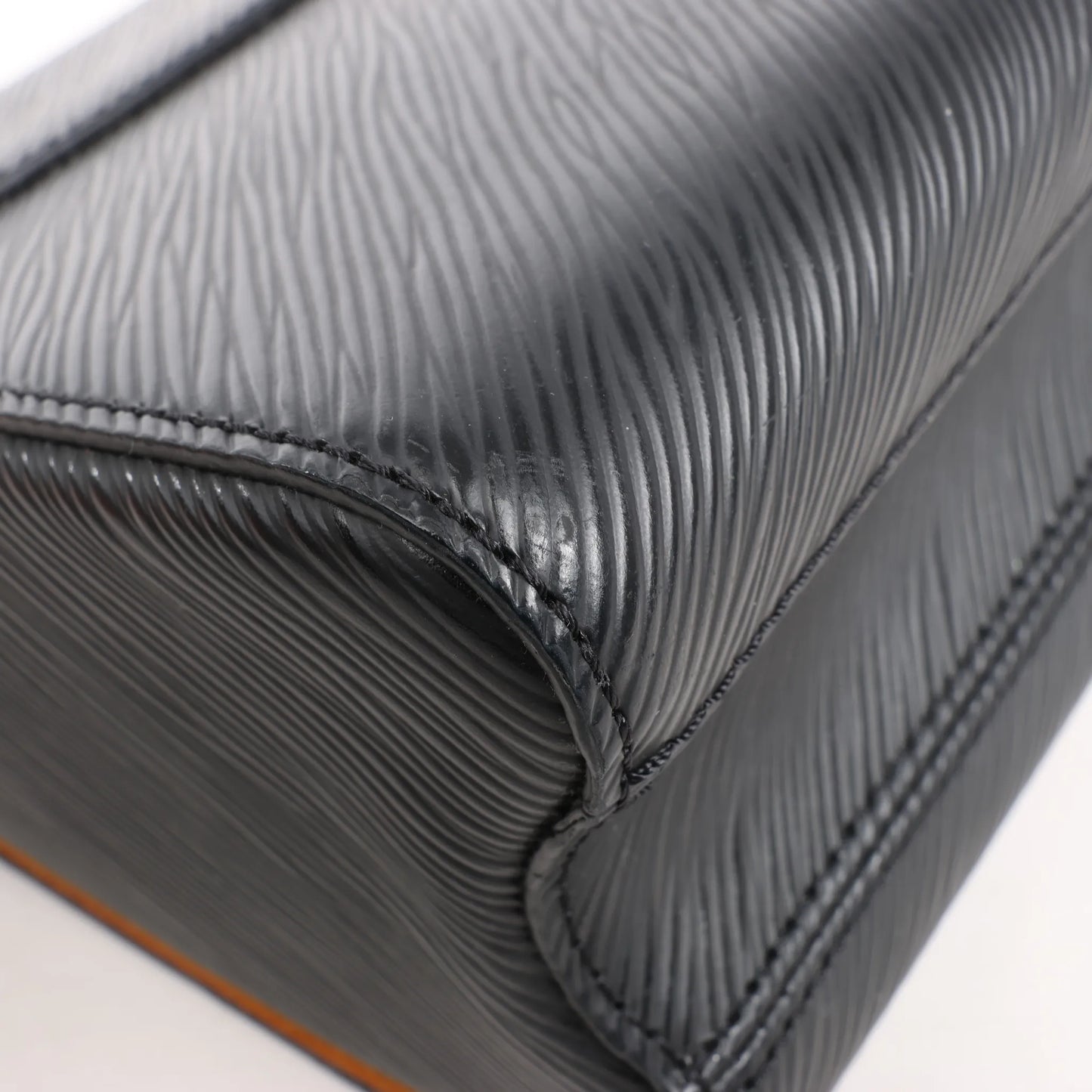 Louis Vuitton Twist MM Epi Leather Shoulder Bag in Black M53921