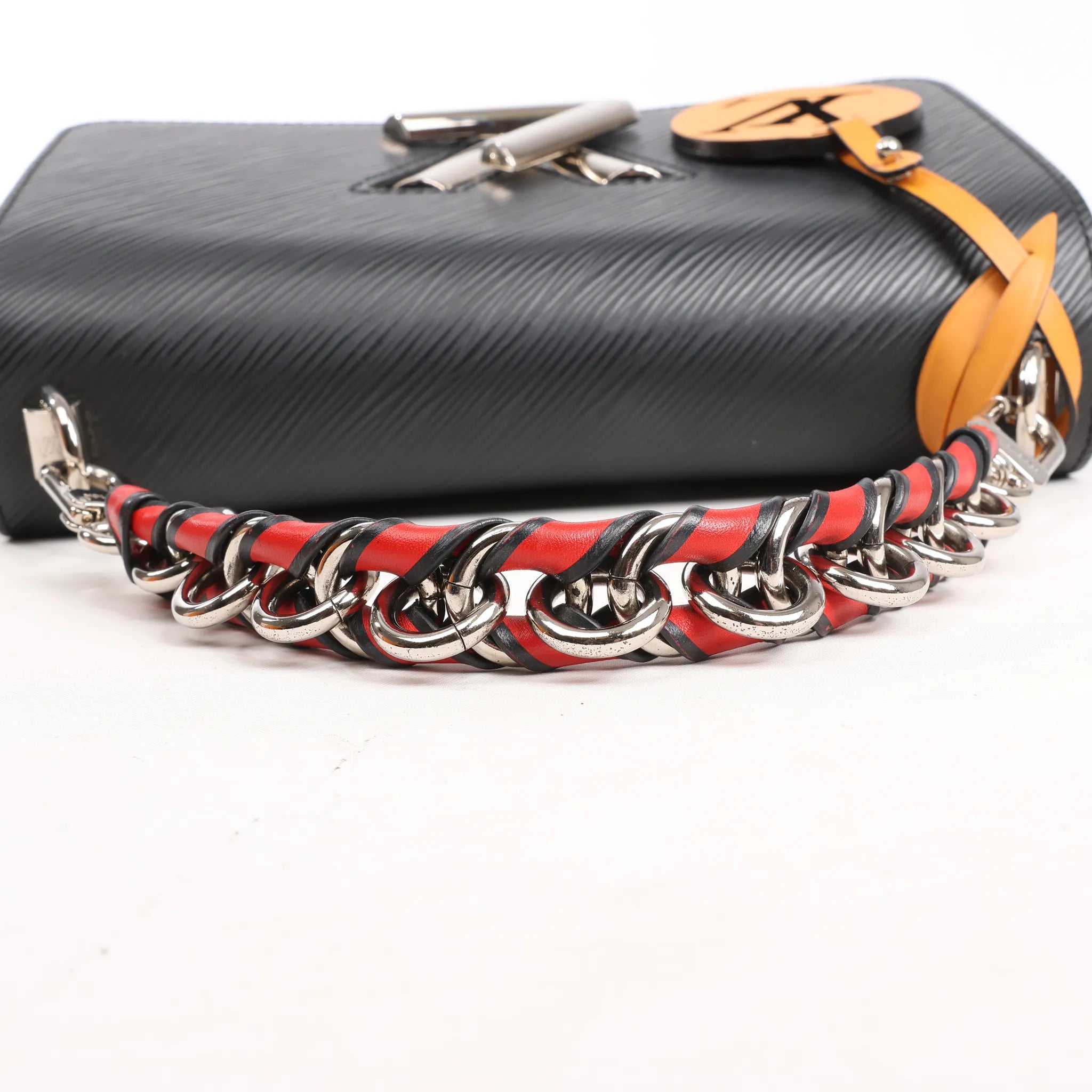 Louis Vuitton Twist MM Epi Leather Shoulder Bag in Black M53921