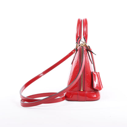 Sac à main Louis Vuitton Monogram Vernis Alma BB en rouge M91606