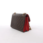 Bolso bandolera Louis Vuitton Victoire Monogram de lona en rojo M41731