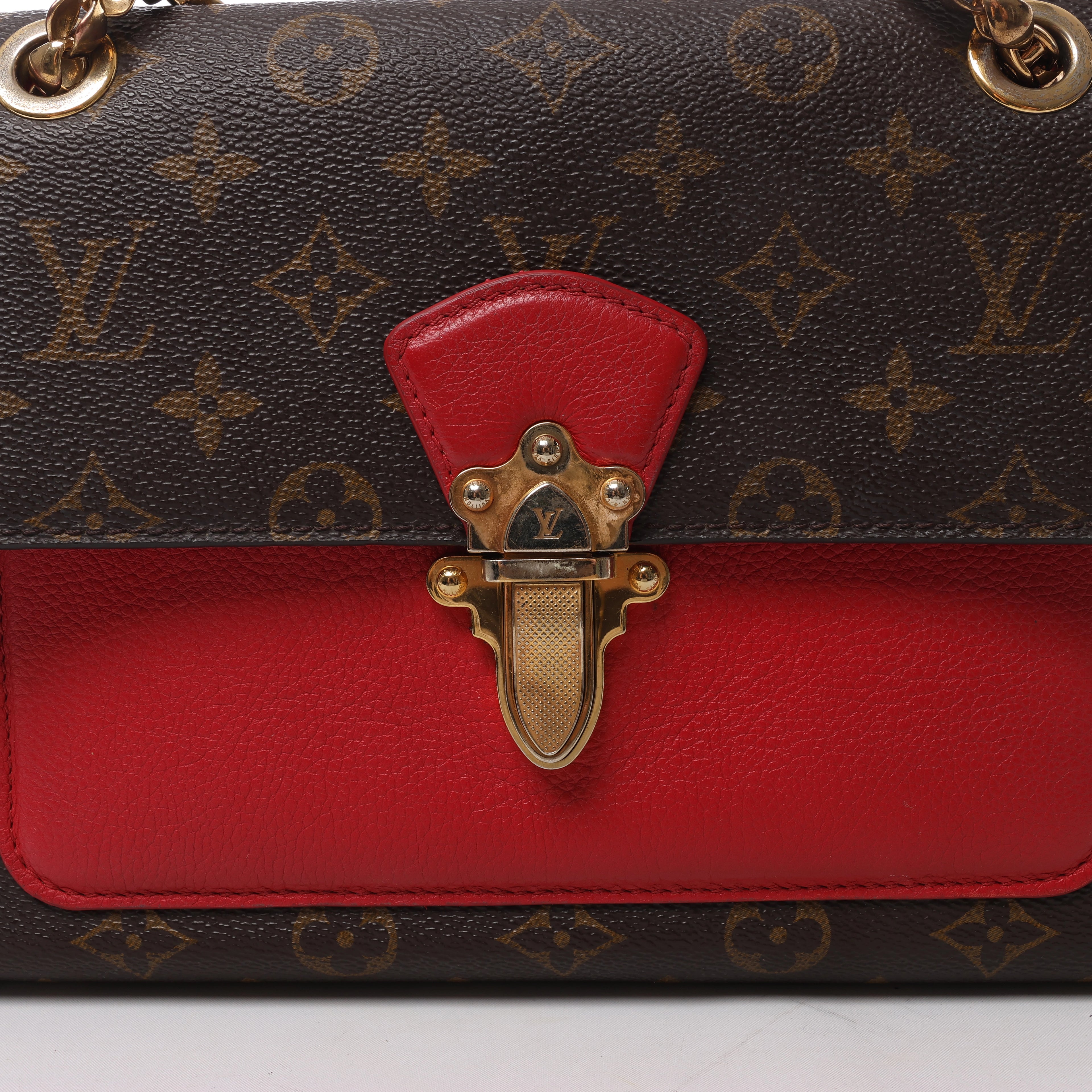 Bolso bandolera Louis Vuitton Victoire Monogram de lona en rojo M41731